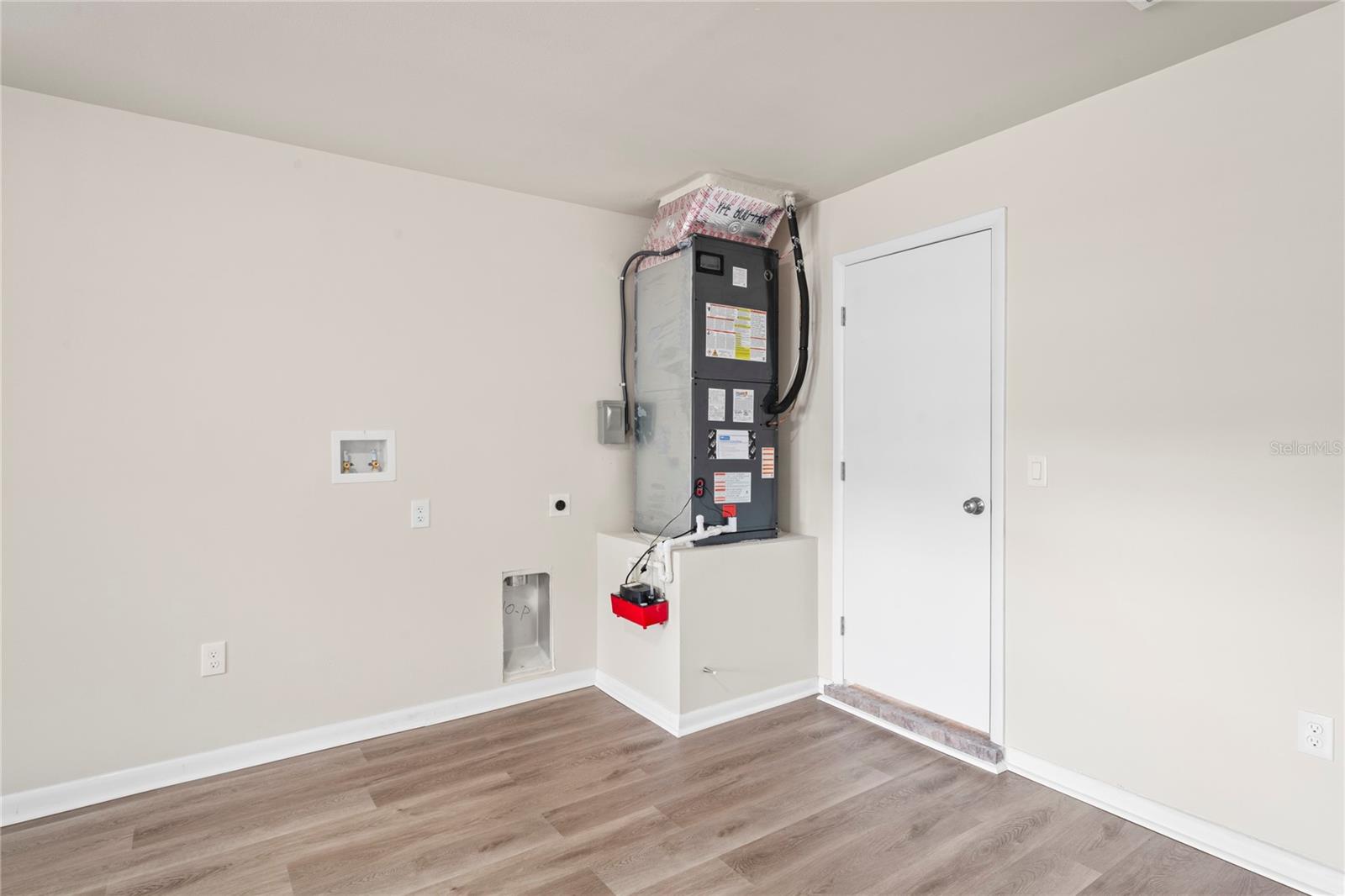 Image 15 of 26 For 4414 Royal Oak Lane