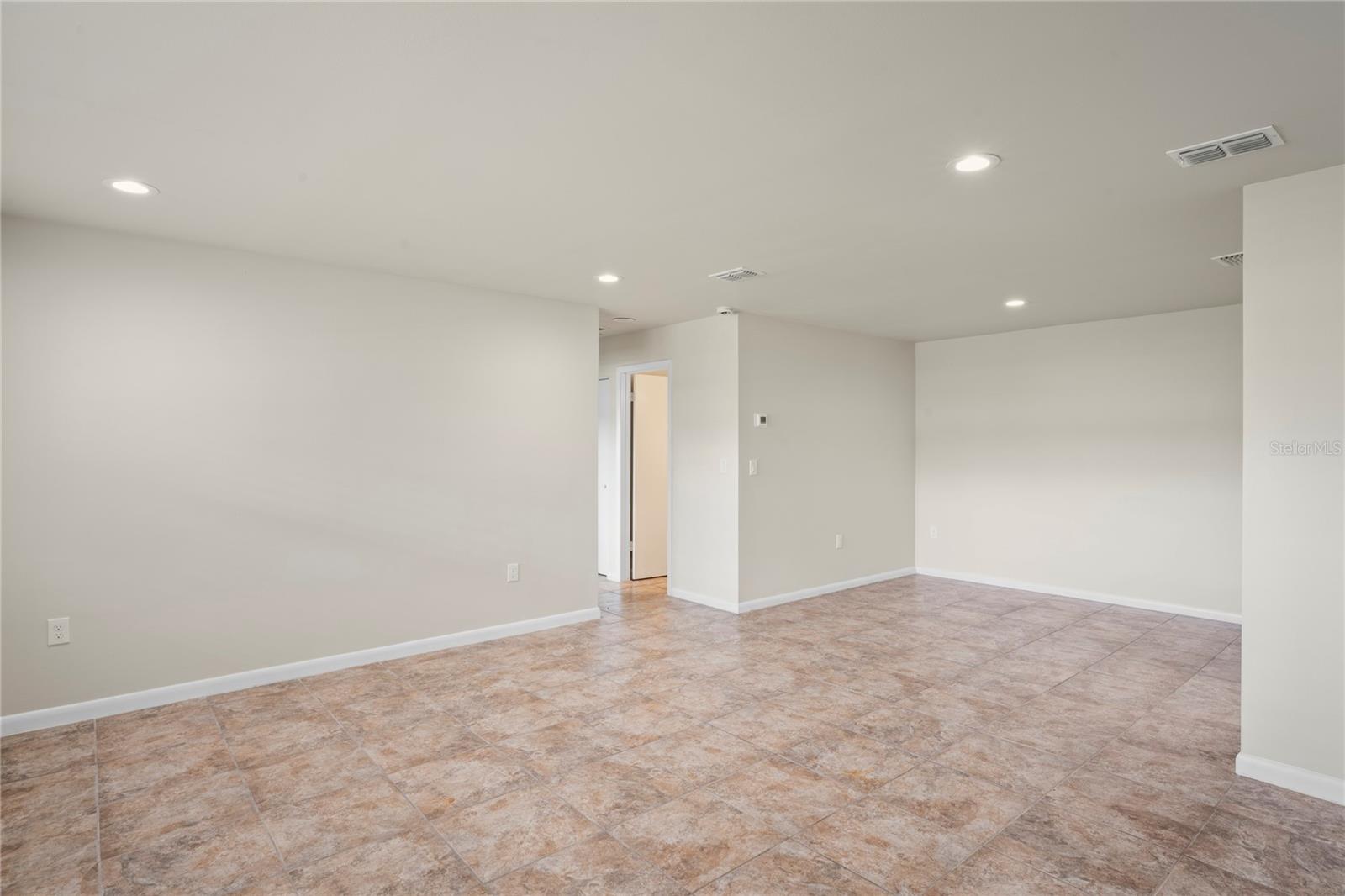 Image 3 of 26 For 4414 Royal Oak Lane
