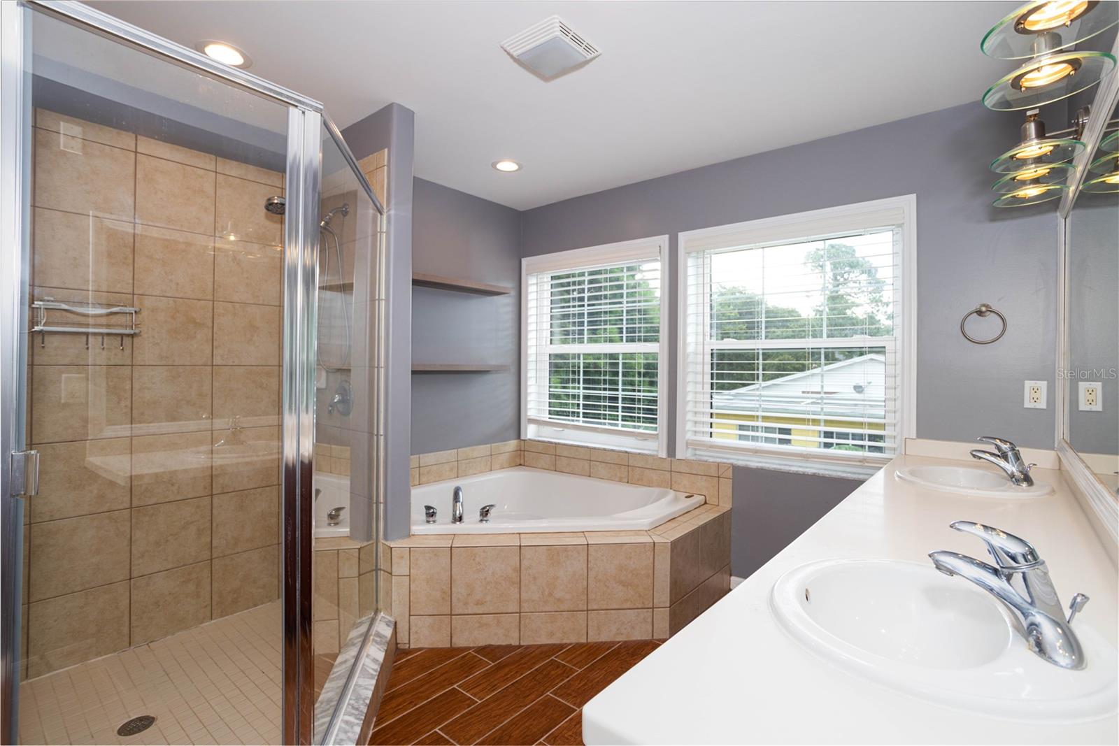 Image 23 of 40 For 932 Woodbridge Court