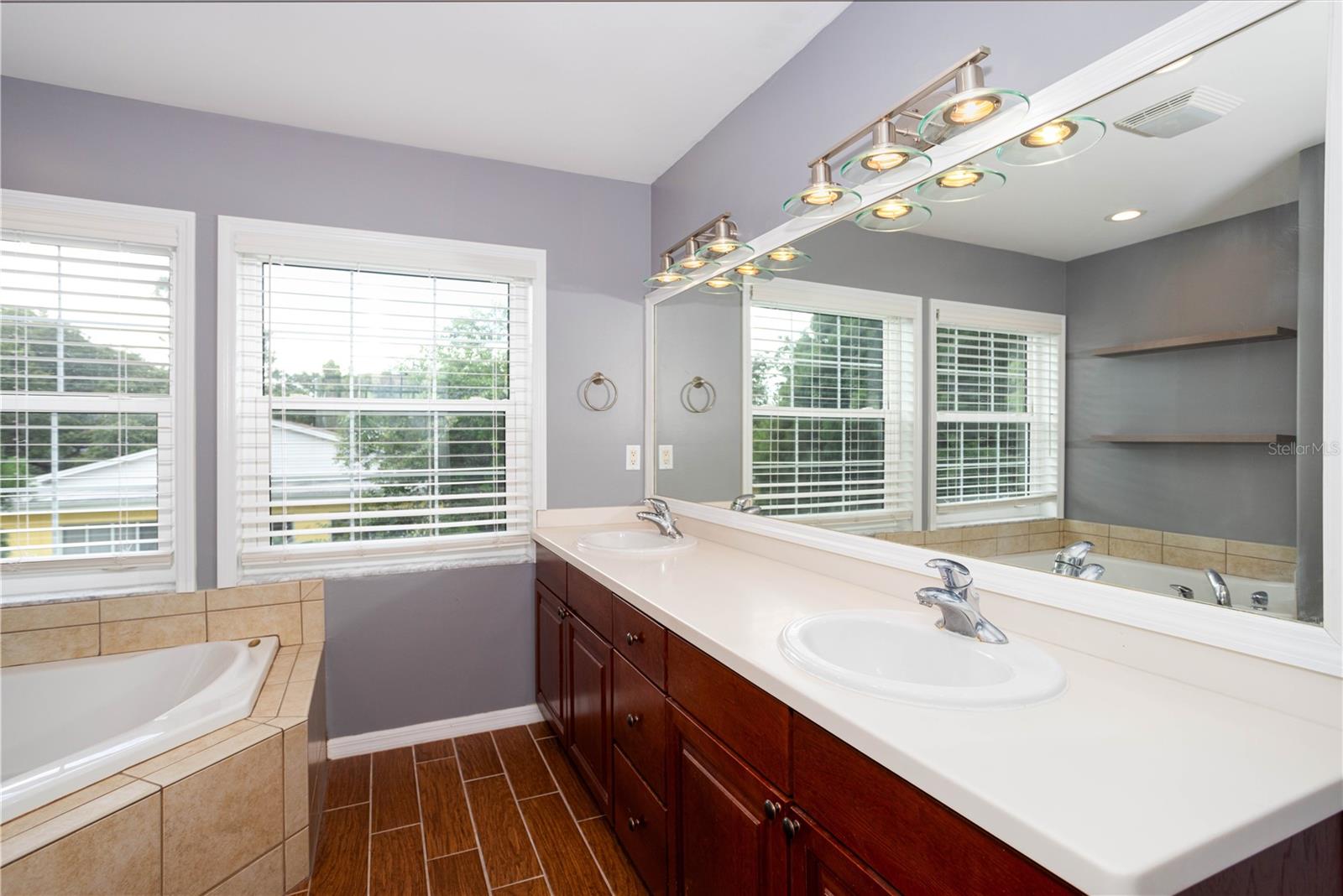 Image 24 of 40 For 932 Woodbridge Court
