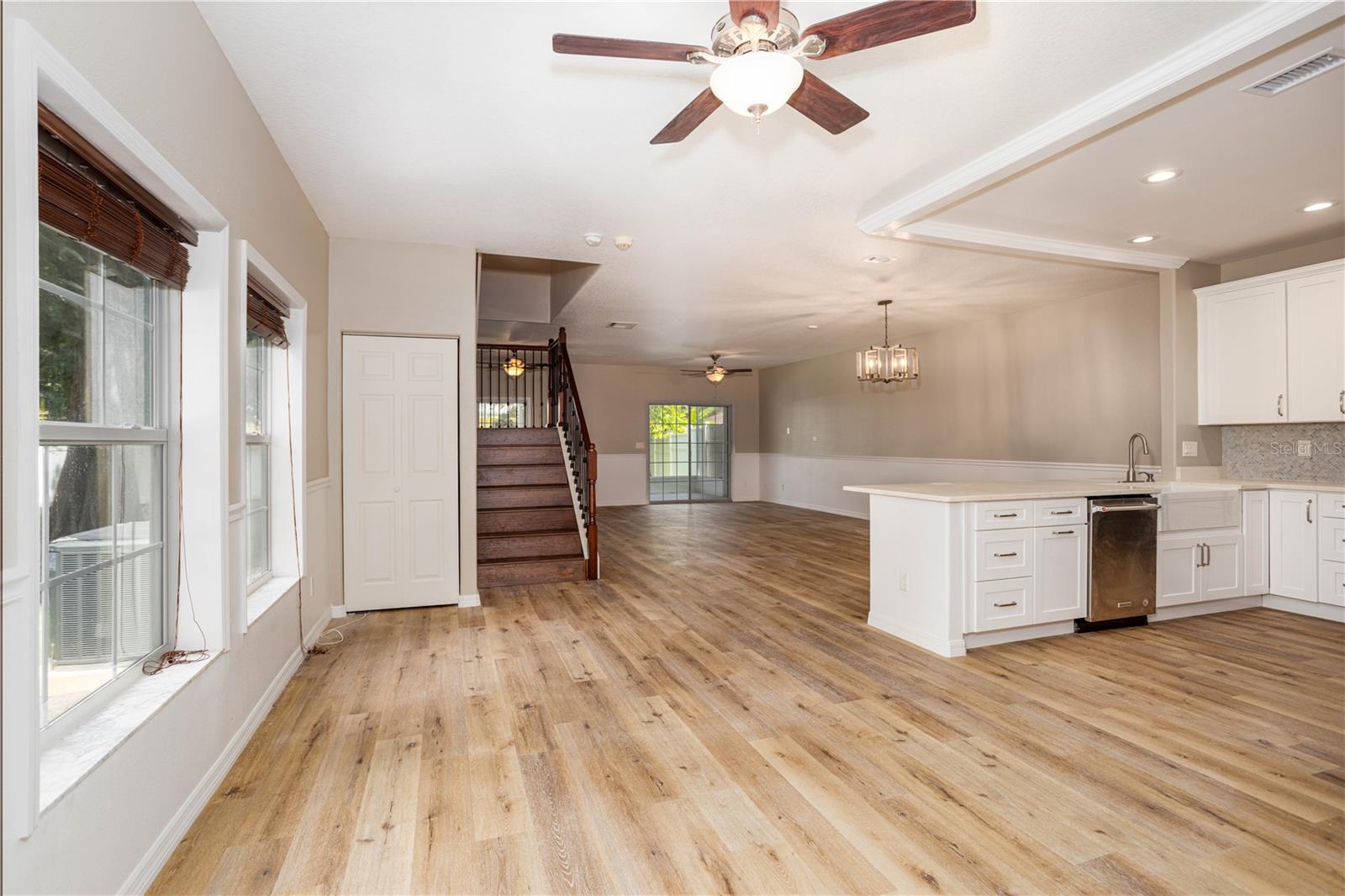 Image 4 of 40 For 932 Woodbridge Court