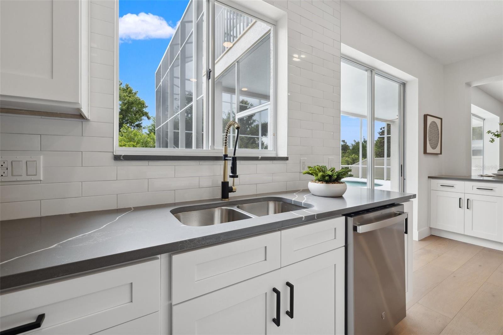 Image 28 of 73 For 21108 Bircholm Court