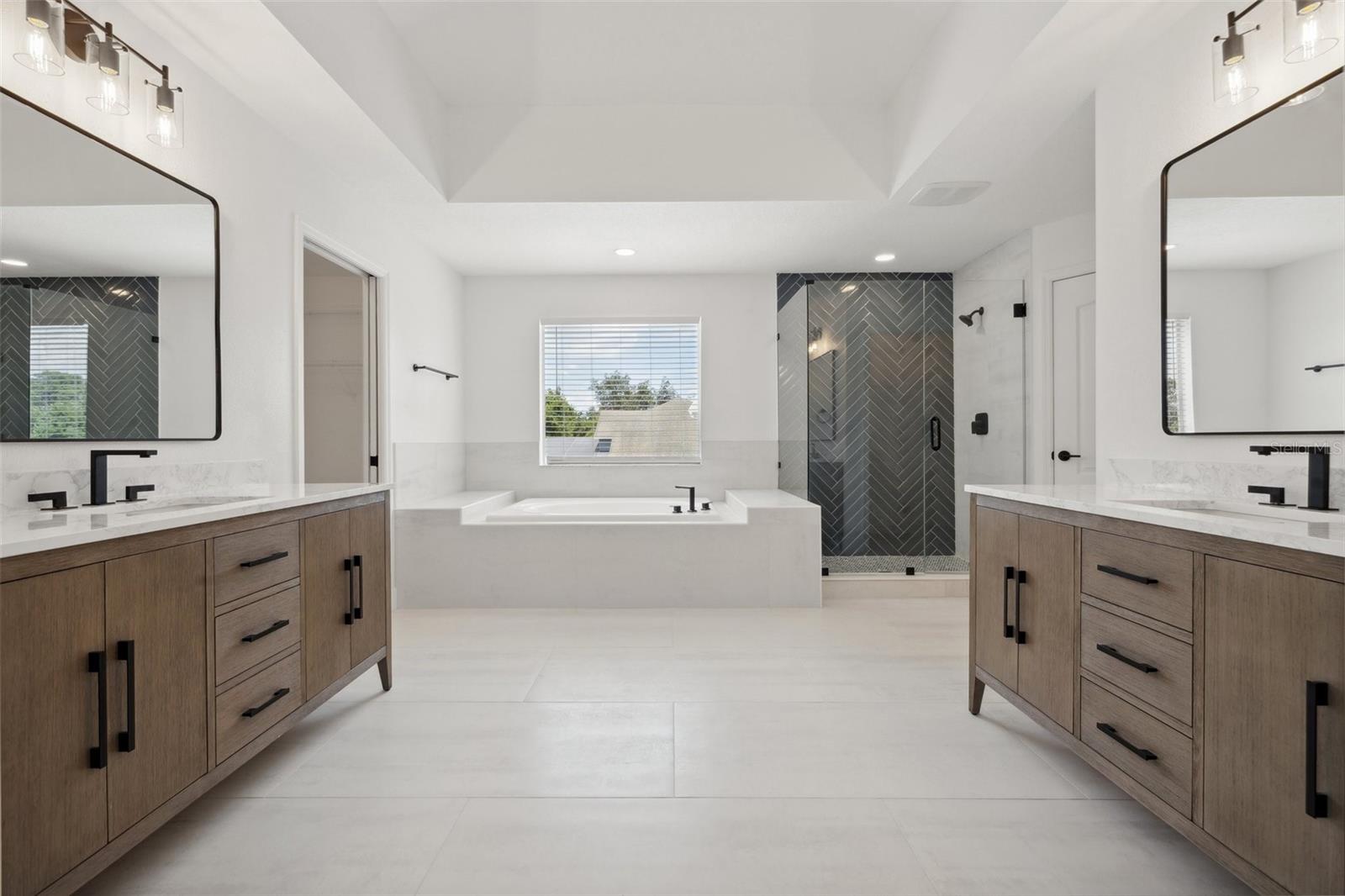 Image 39 of 73 For 21108 Bircholm Court