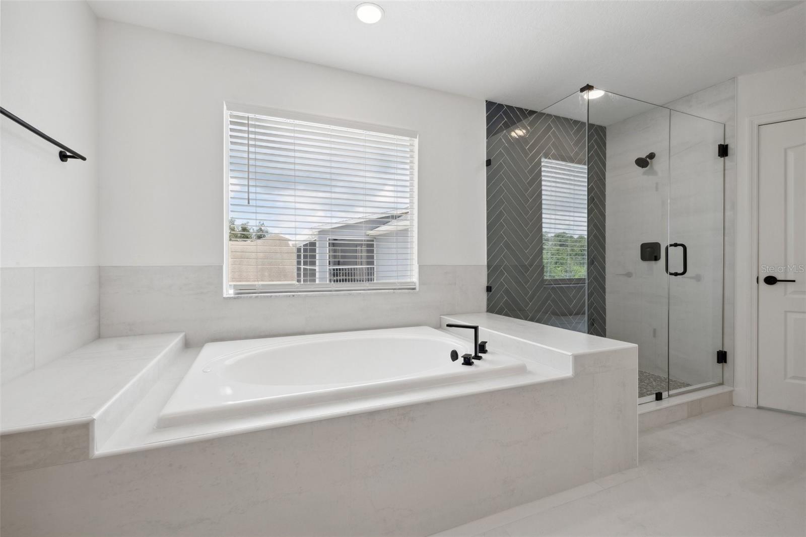 Image 40 of 73 For 21108 Bircholm Court