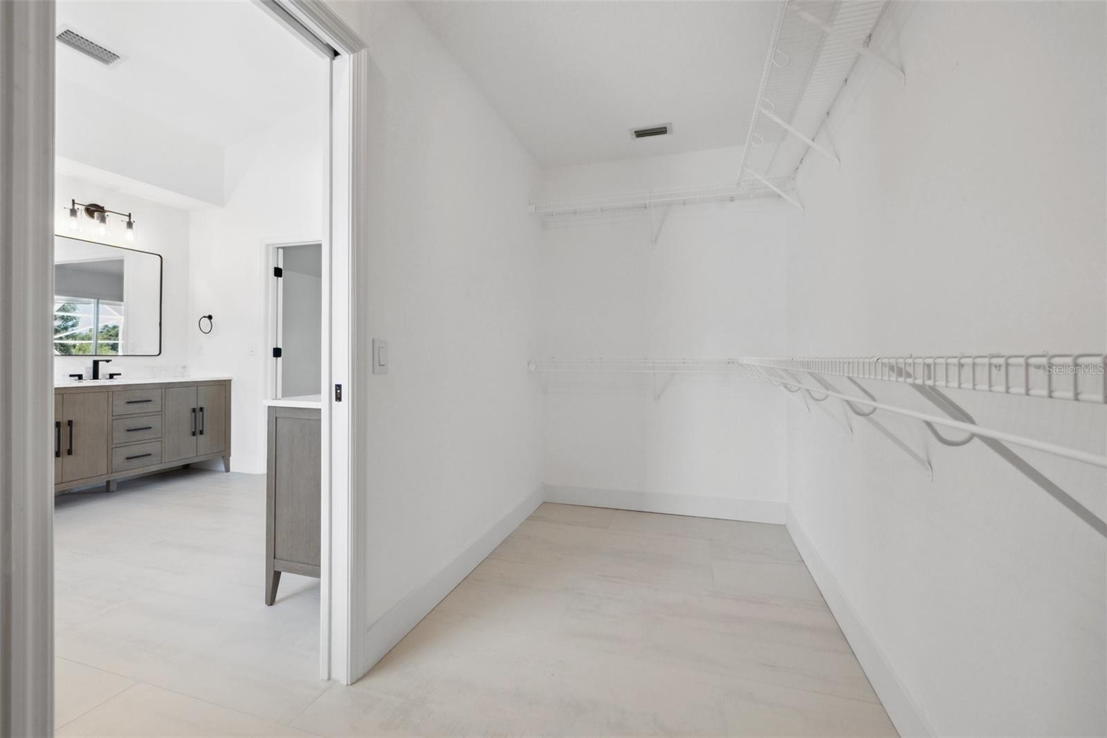 Image 45 of 73 For 21108 Bircholm Court