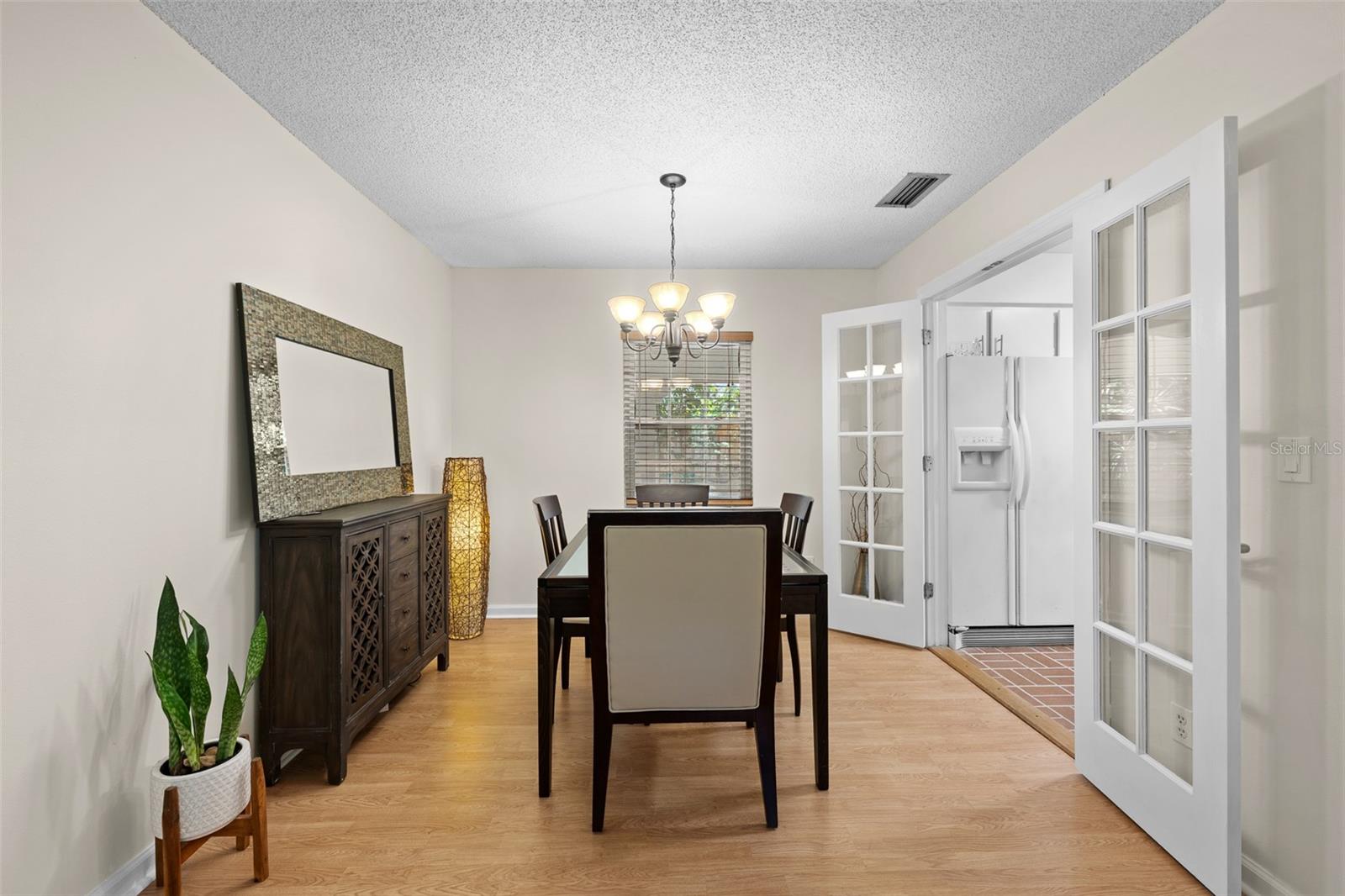 Listing photo id 11 for 3312 Carrington Street