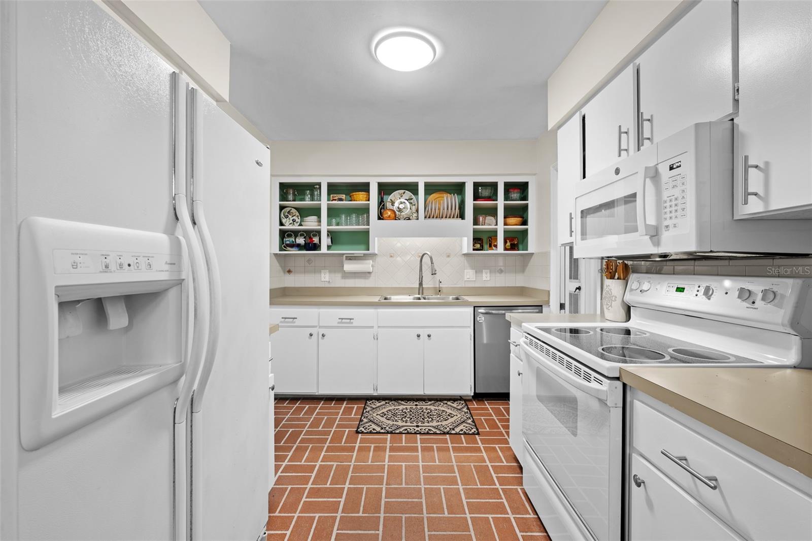 Listing photo id 12 for 3312 Carrington Street
