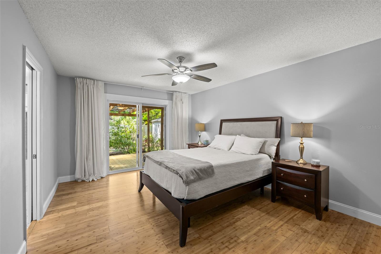 Listing photo id 17 for 3312 Carrington Street