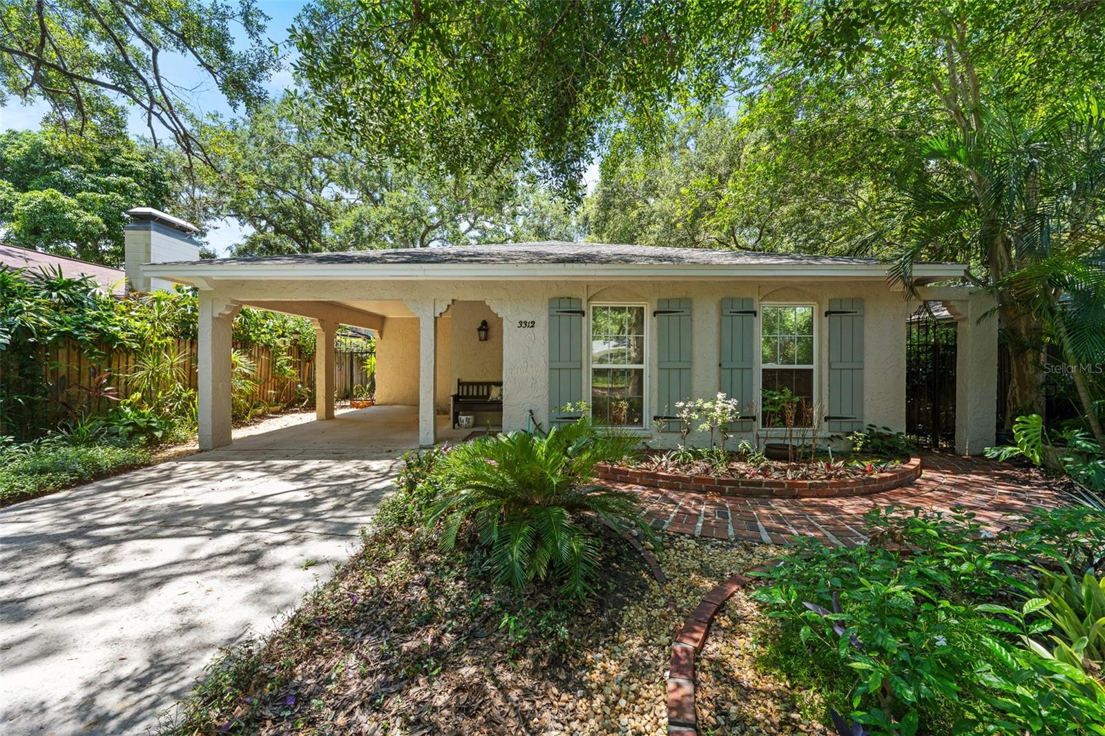 Listing photo id 0 for 3312 Carrington Street