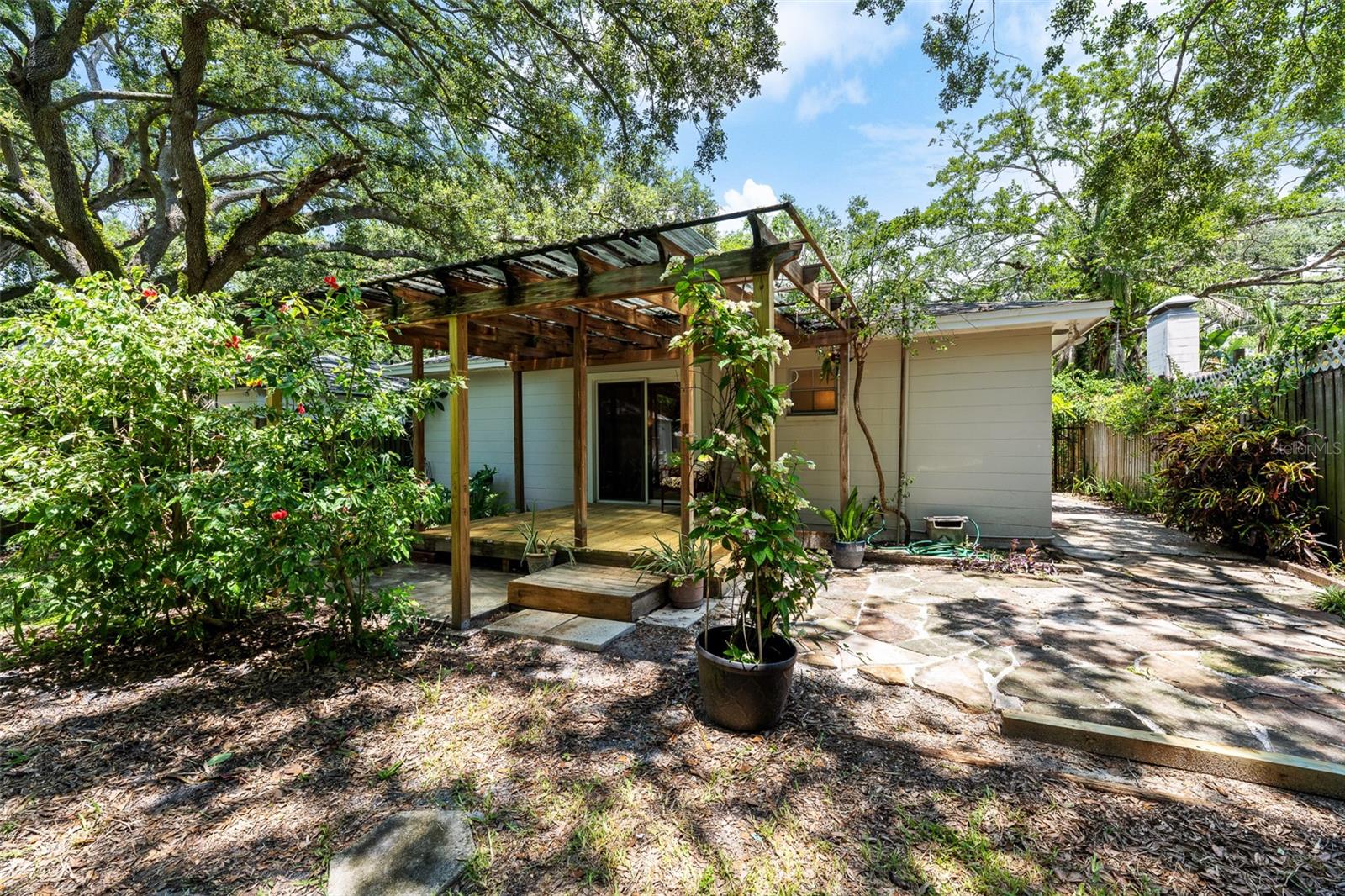 Listing photo id 21 for 3312 Carrington Street