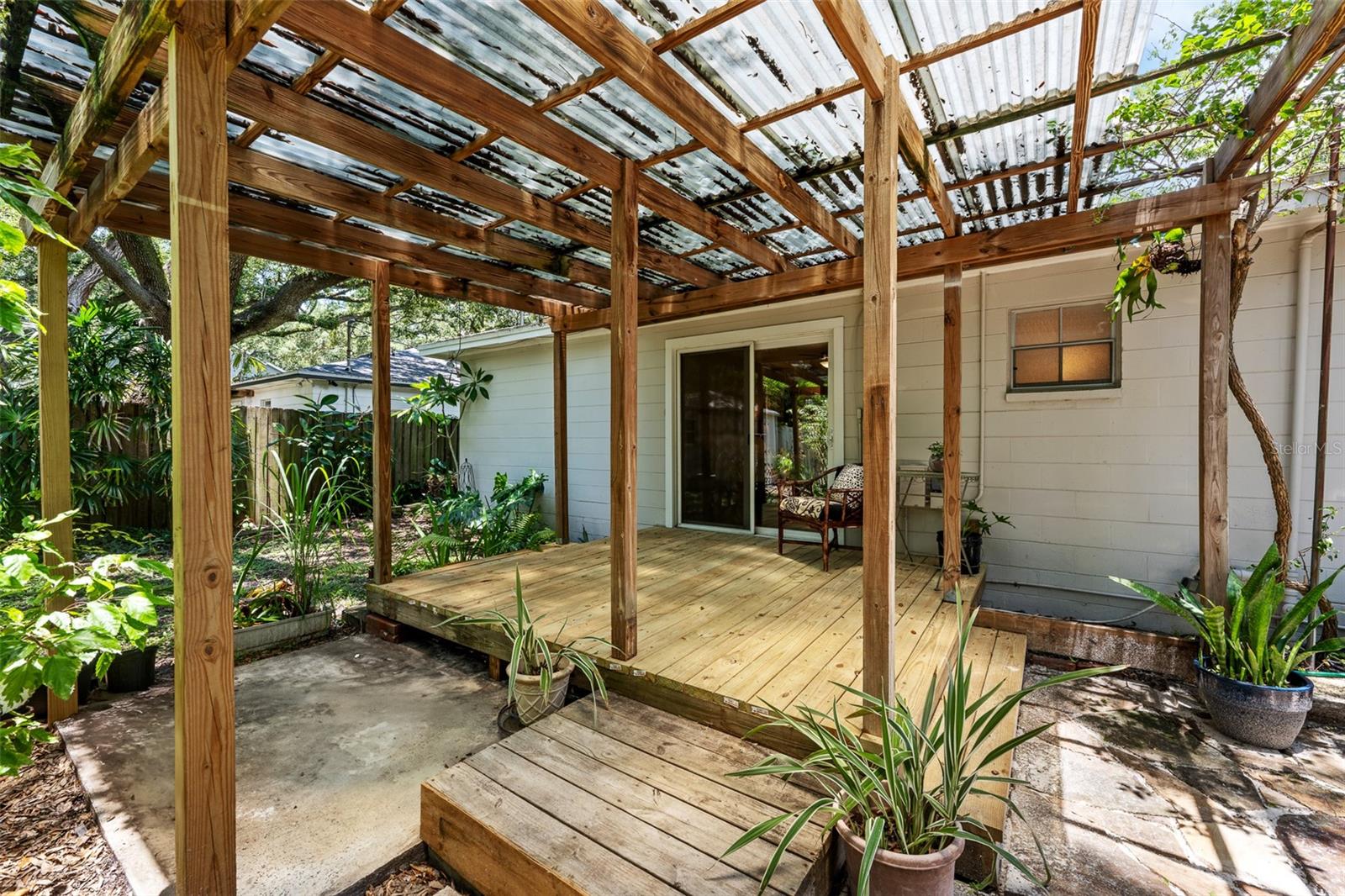 Listing photo id 23 for 3312 Carrington Street