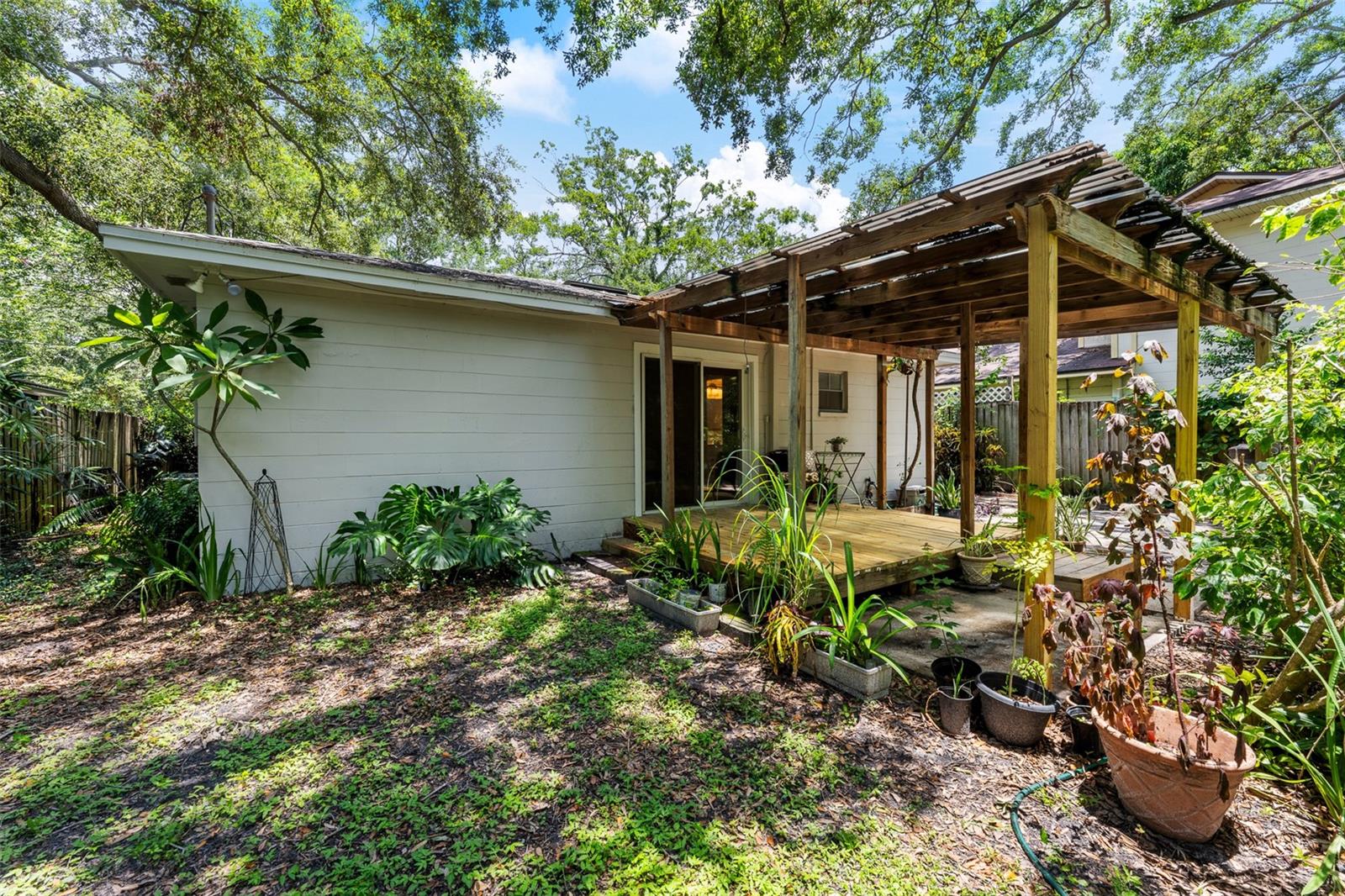 Listing photo id 26 for 3312 Carrington Street