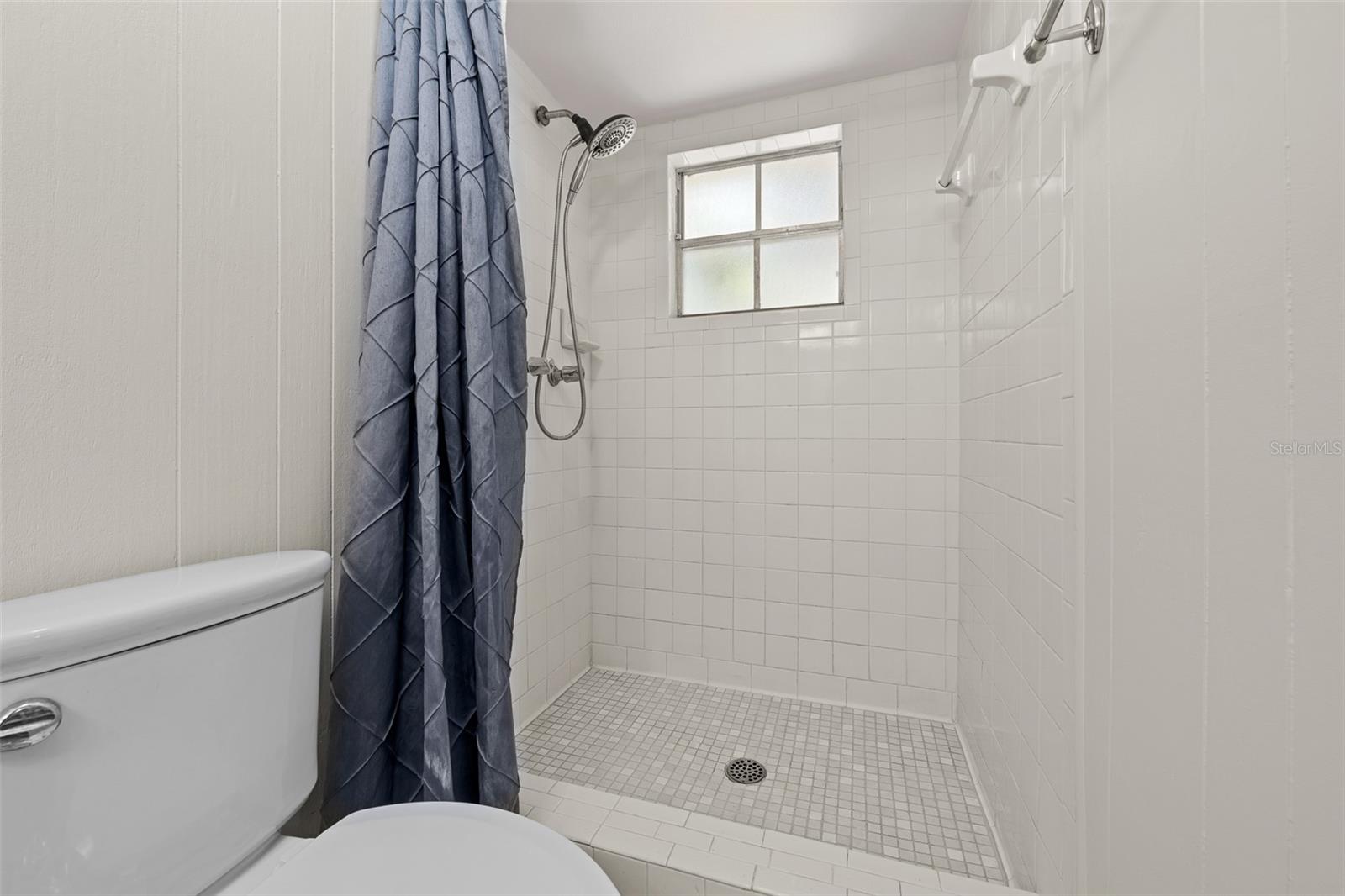 Listing photo id 34 for 3312 Carrington Street