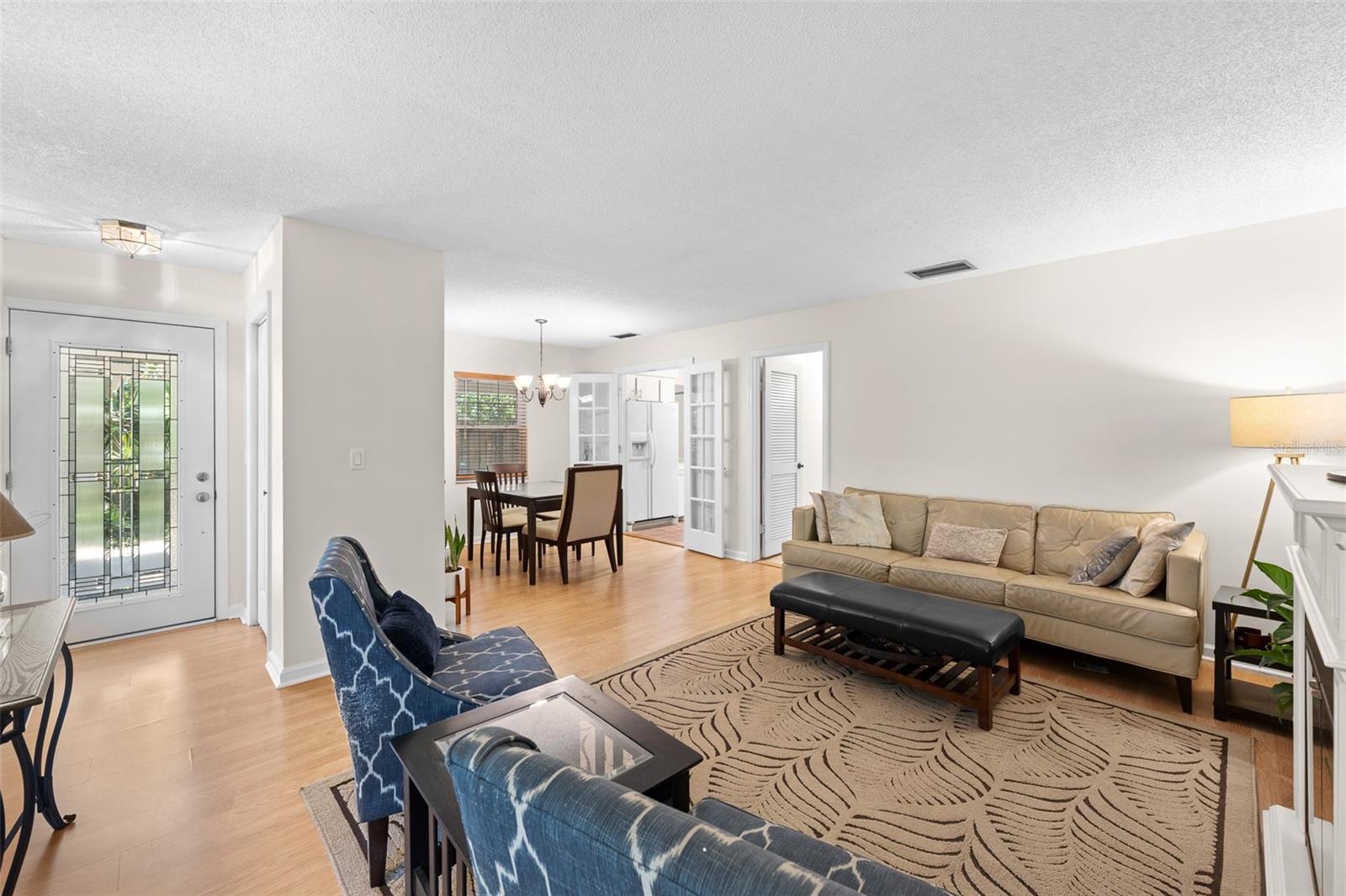 Listing photo id 2 for 3312 Carrington Street