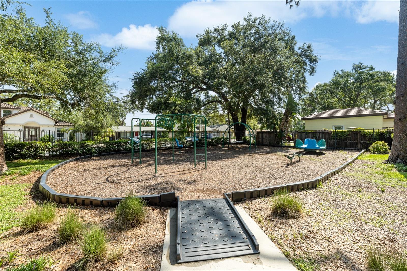 Listing photo id 42 for 3312 Carrington Street