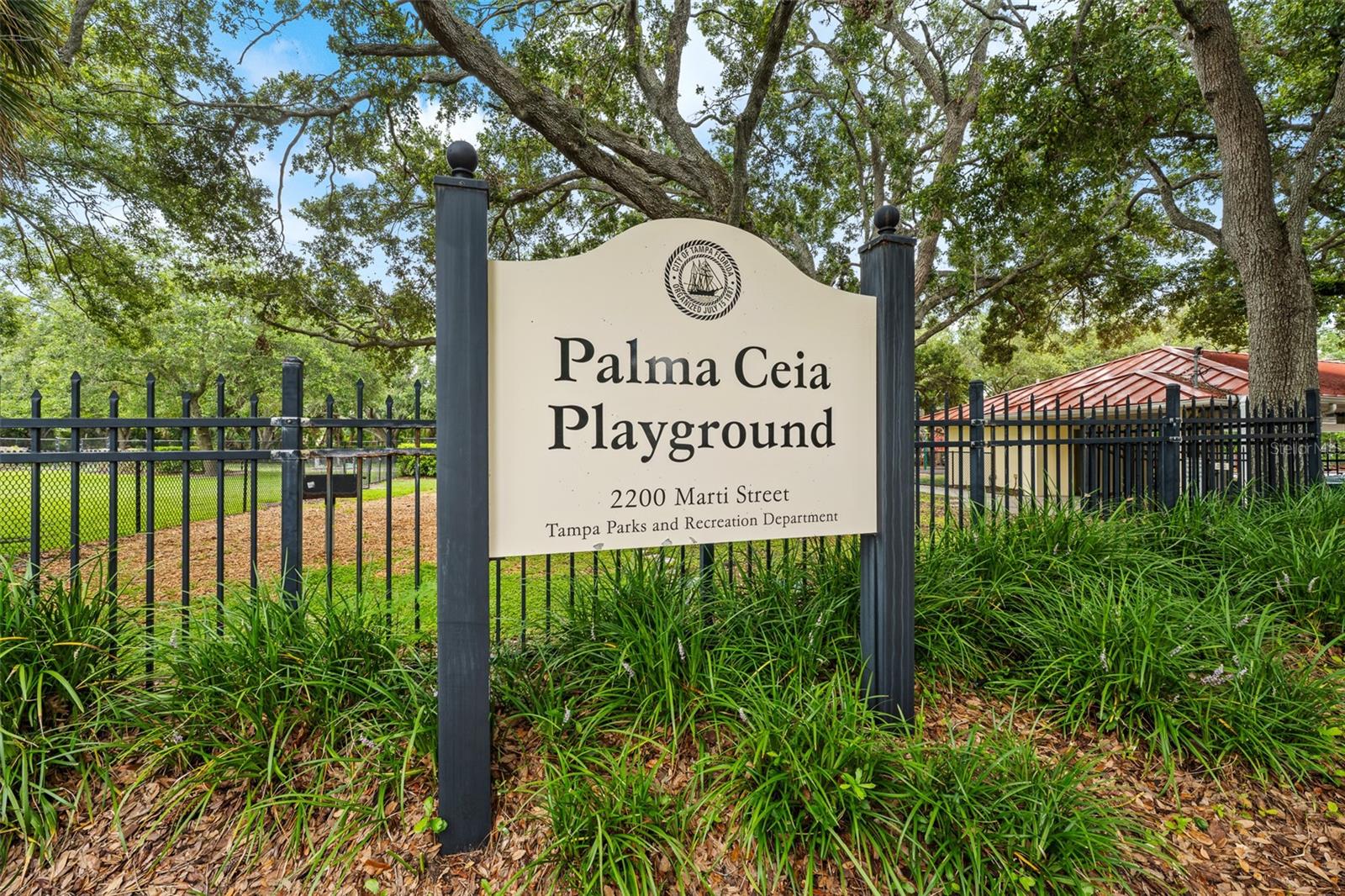 Listing photo id 48 for 3312 Carrington Street