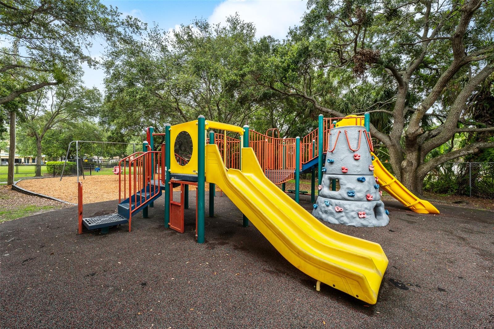 Listing photo id 49 for 3312 Carrington Street