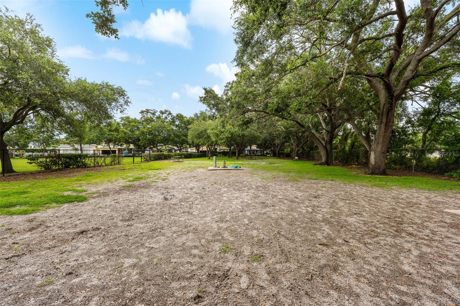 Listing photo id 51 for 3312 Carrington Street