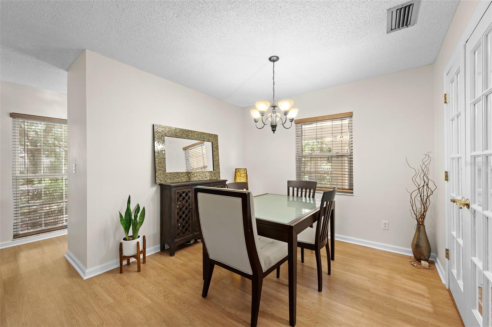 Listing photo id 6 for 3312 Carrington Street