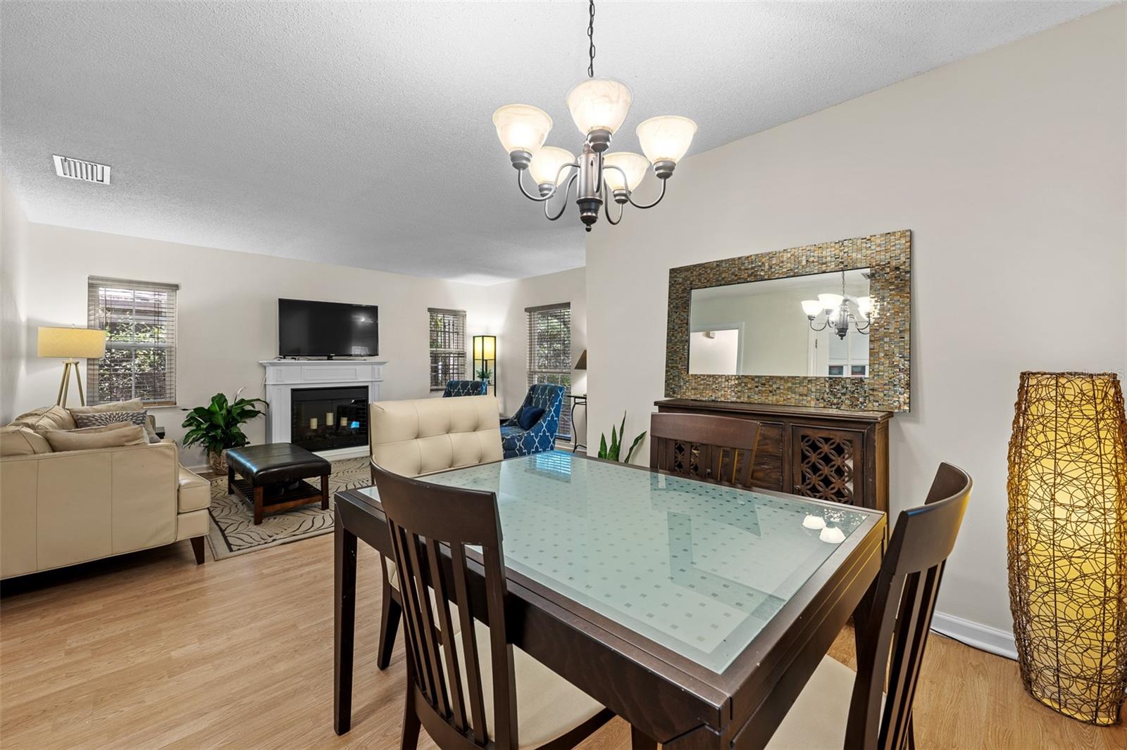 Listing photo id 7 for 3312 Carrington Street
