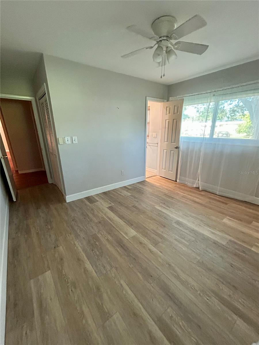 Image 11 of 24 For 6876 17th Street N