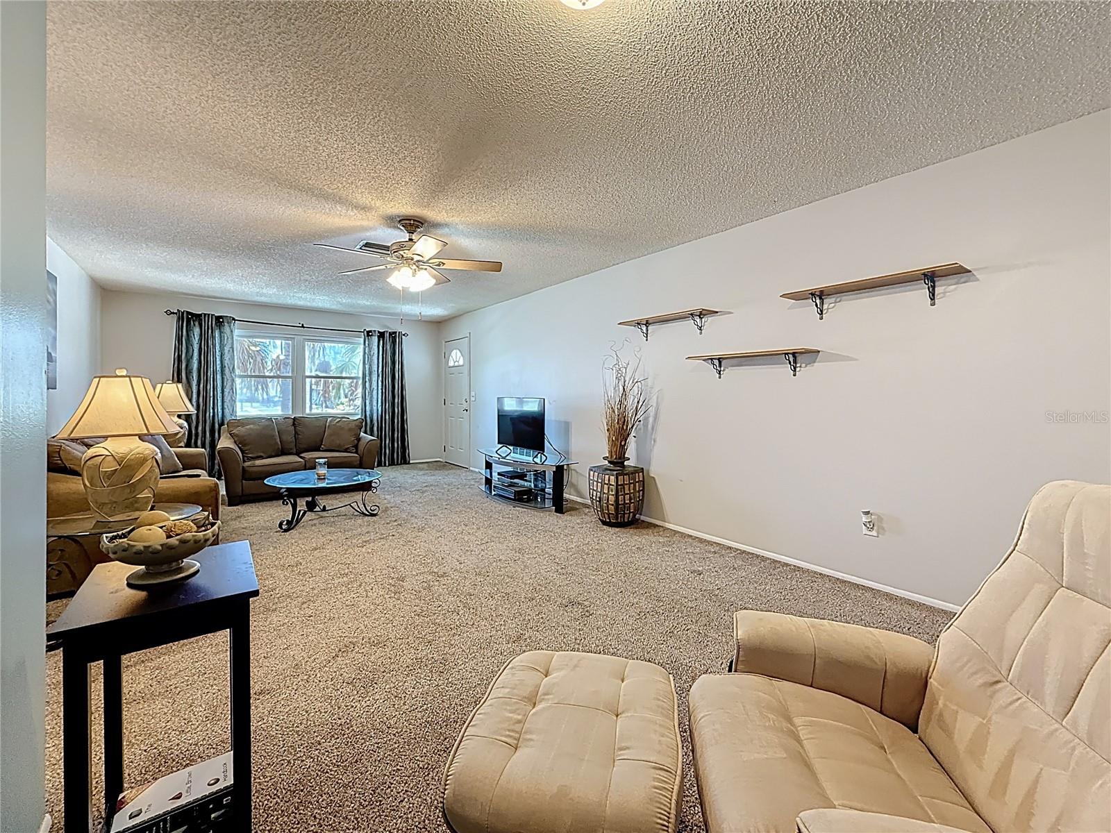 Listing photo id 8 for 1102 Cara Drive