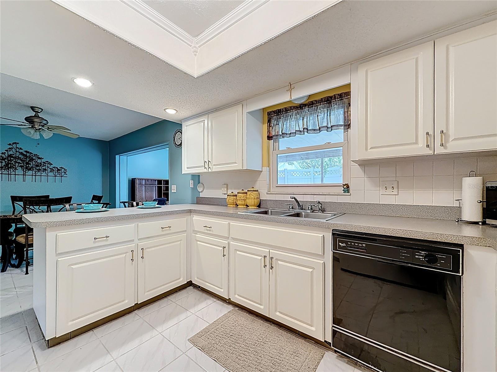 Listing photo id 14 for 1102 Cara Drive