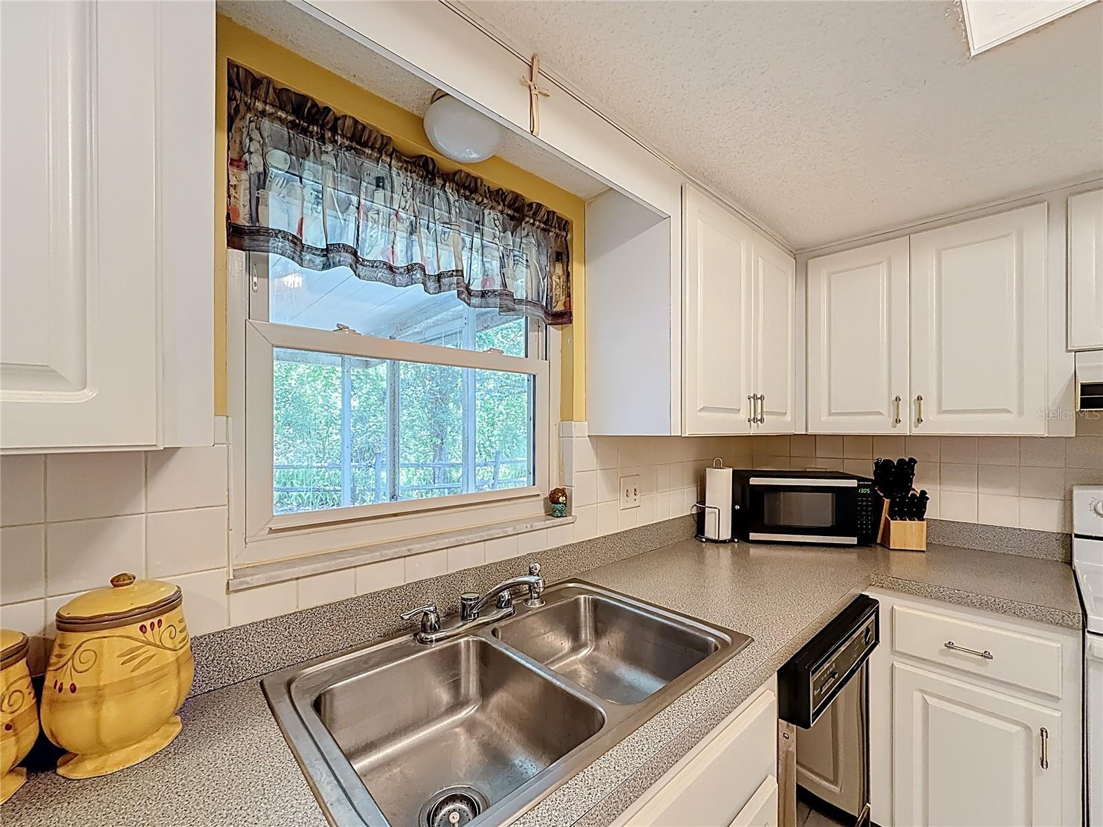 Listing photo id 16 for 1102 Cara Drive