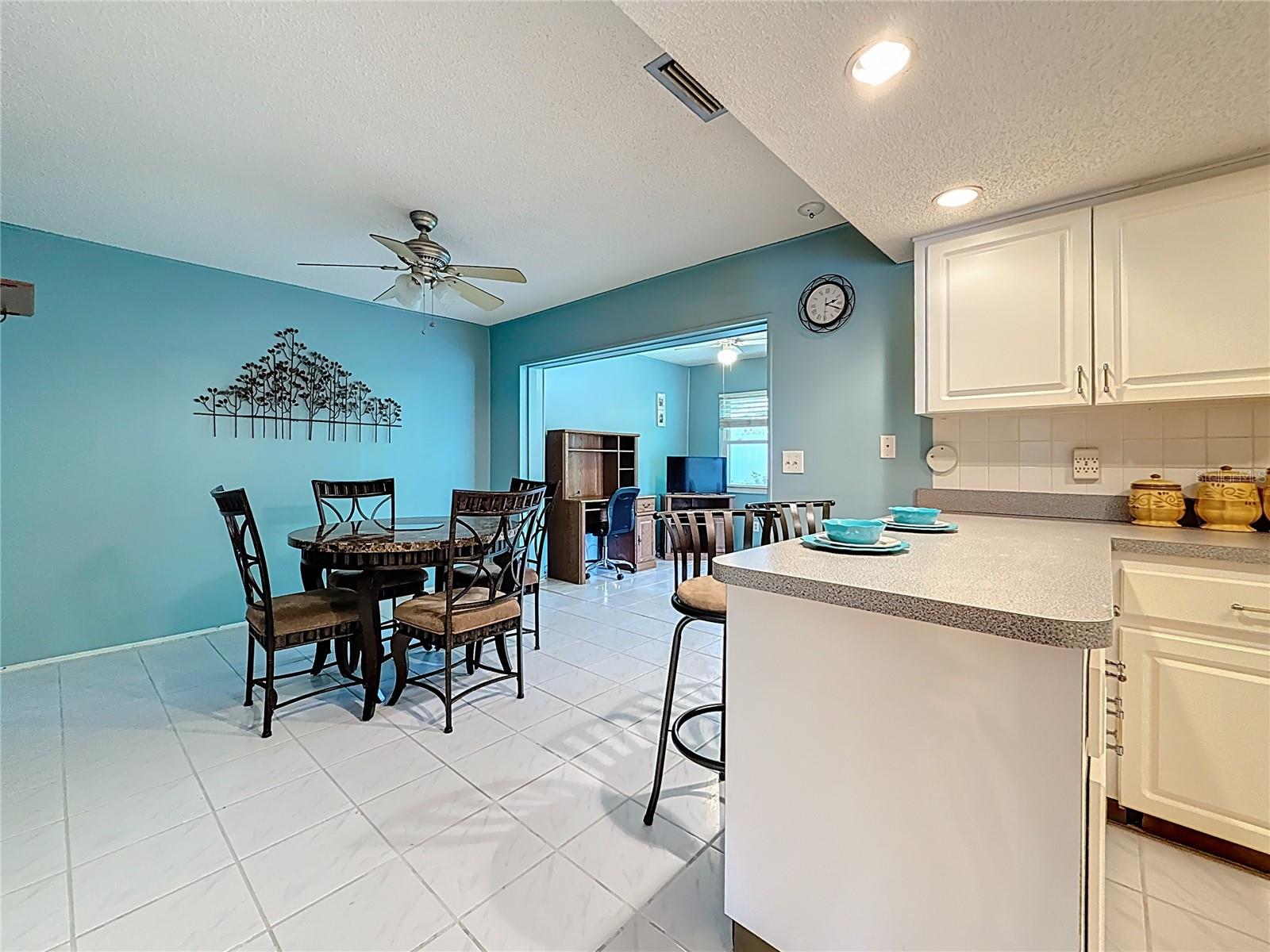Listing photo id 17 for 1102 Cara Drive