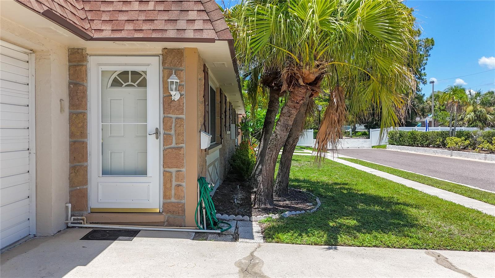 Listing photo id 0 for 1102 Cara Drive