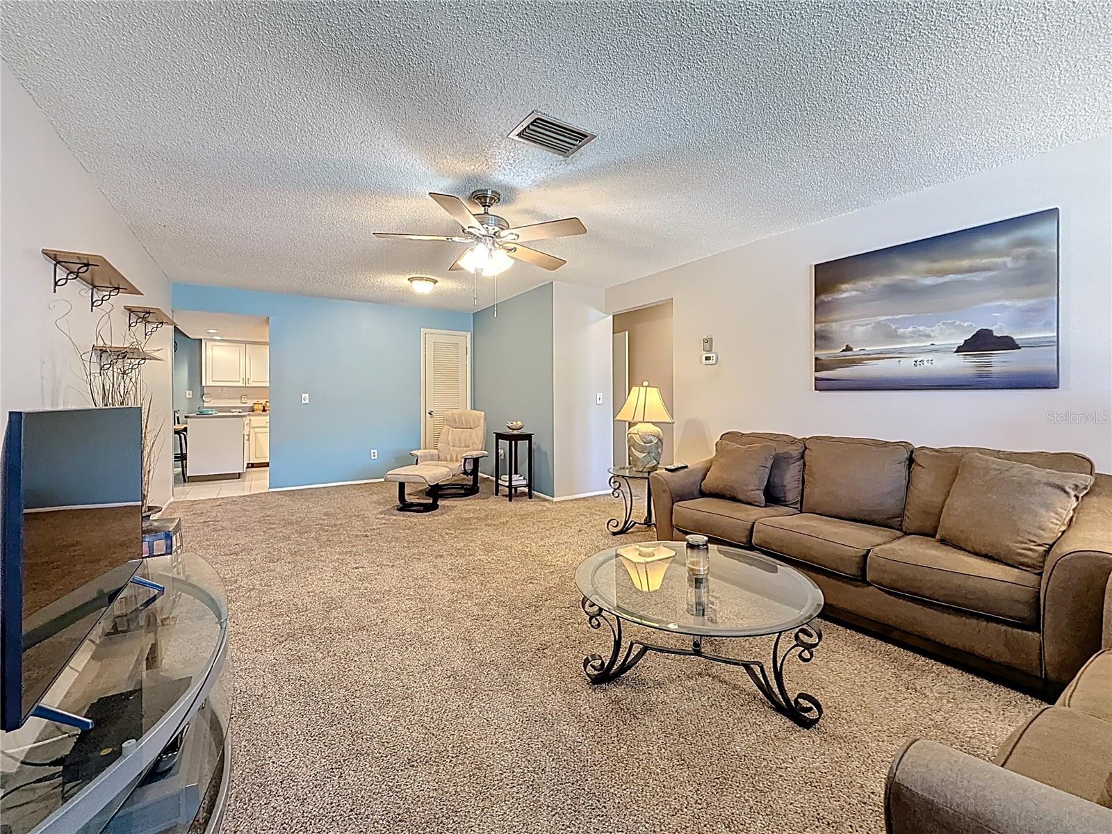 Listing photo id 3 for 1102 Cara Drive