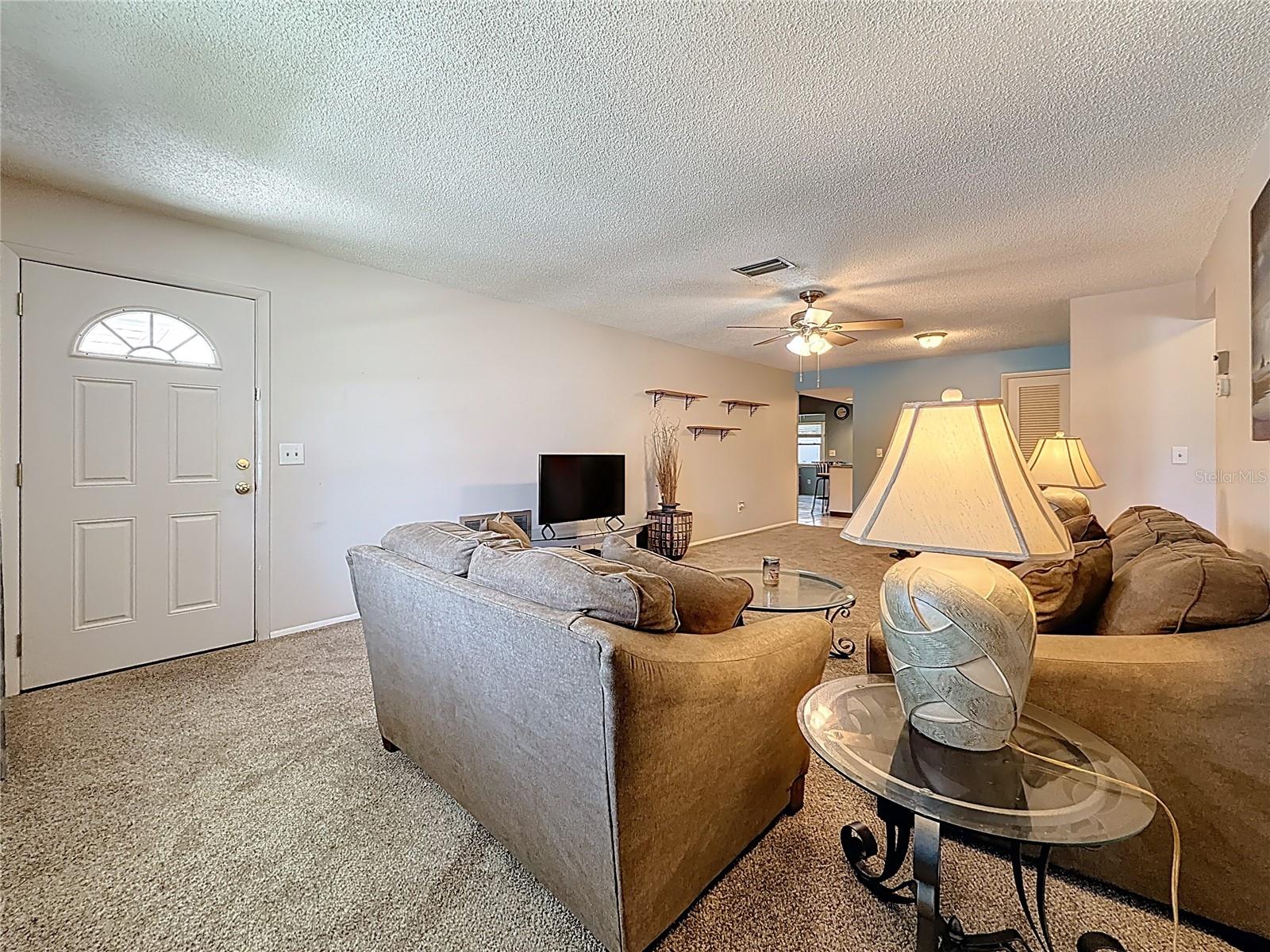 Listing photo id 4 for 1102 Cara Drive