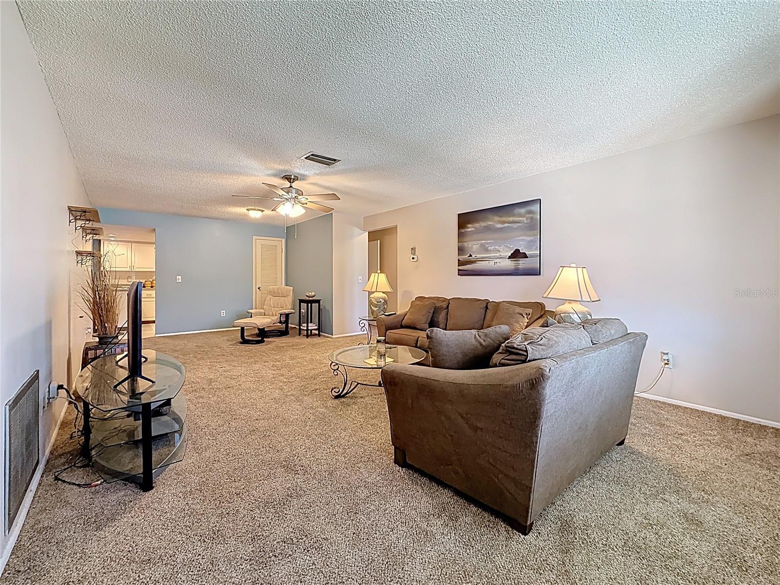 Listing photo id 5 for 1102 Cara Drive