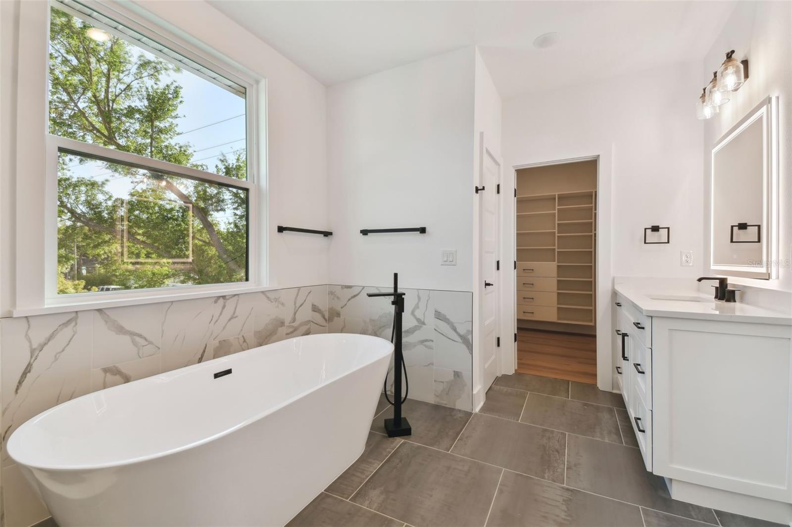 Image 15 of 19 For 905 Willow Avenue
