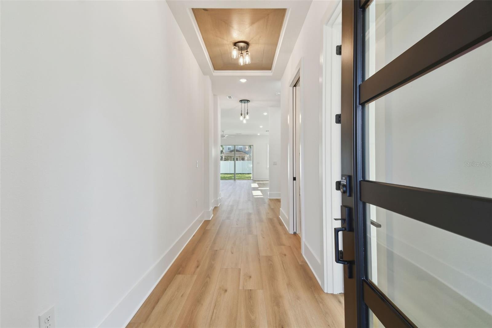 Image 4 of 19 For 905 Willow Avenue