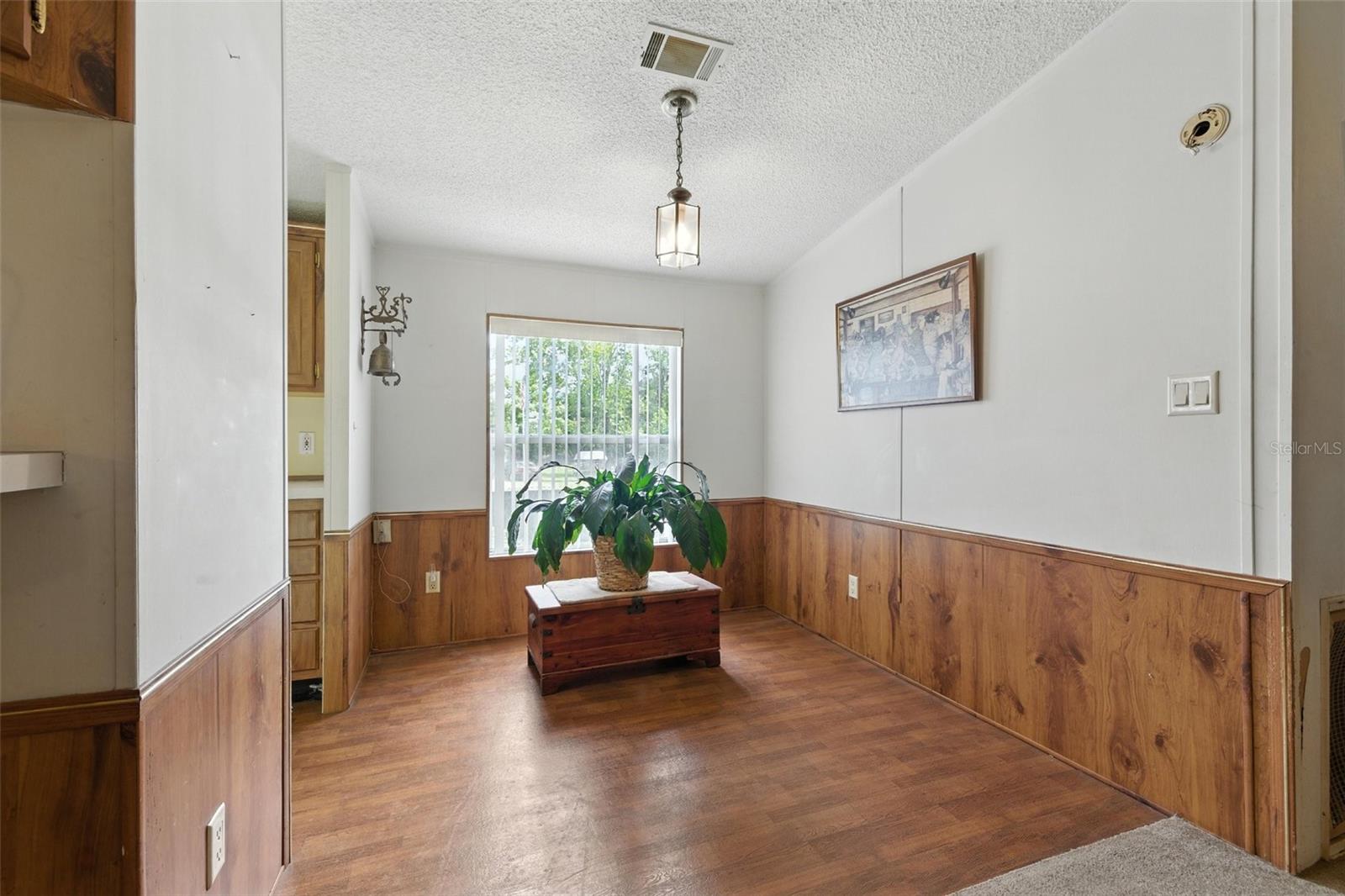 Listing photo id 10 for 4537 Thornton Drive