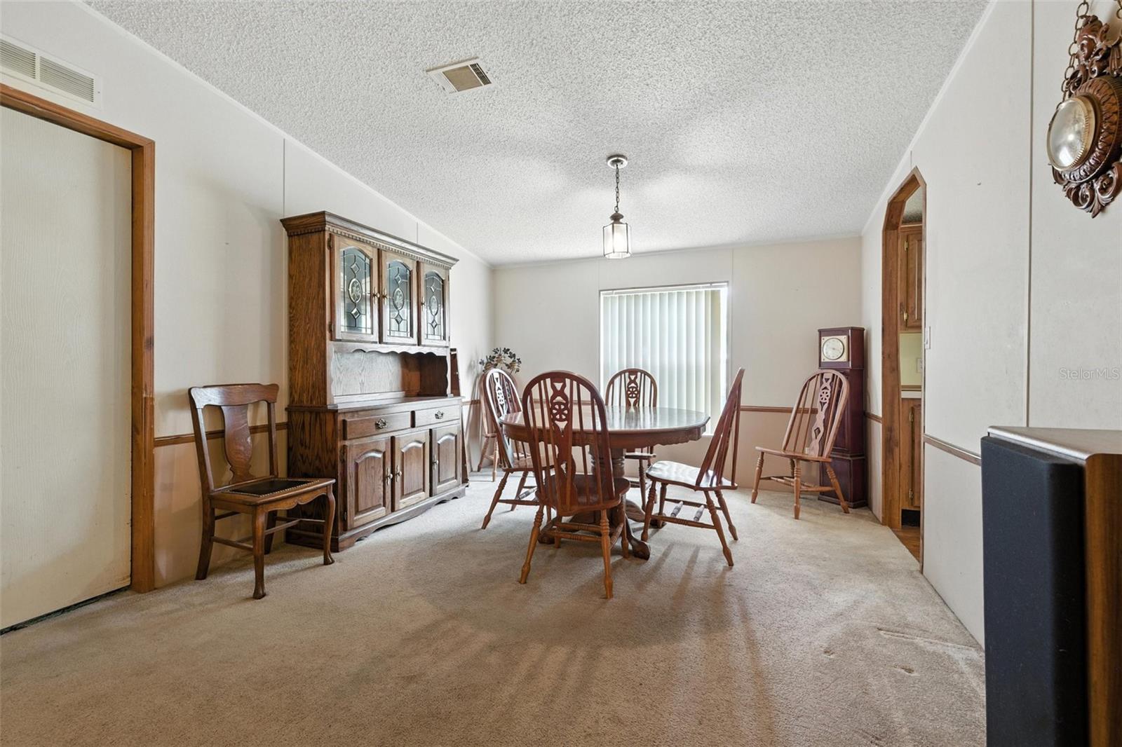 Listing photo id 11 for 4537 Thornton Drive