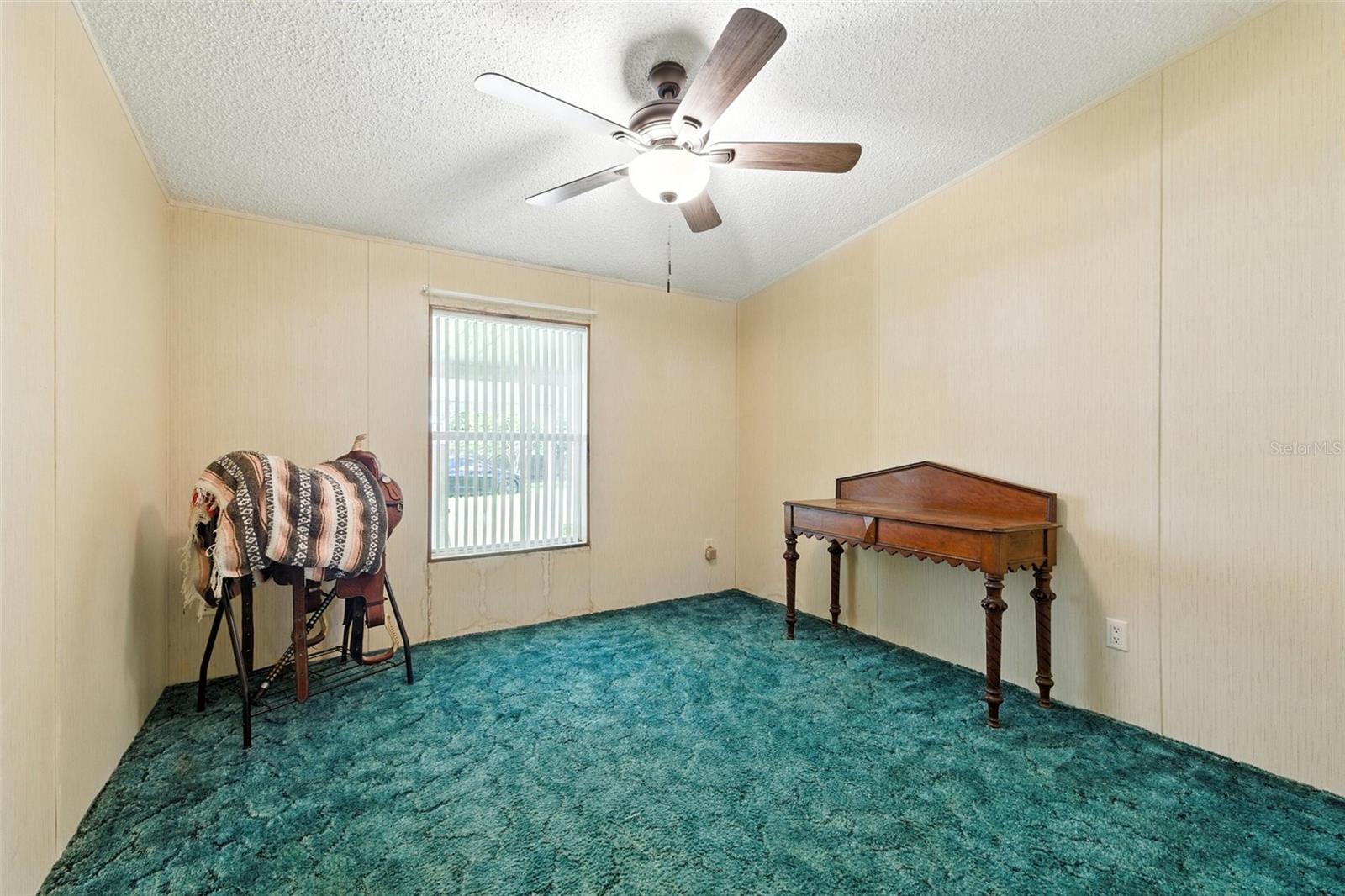 Listing photo id 16 for 4537 Thornton Drive
