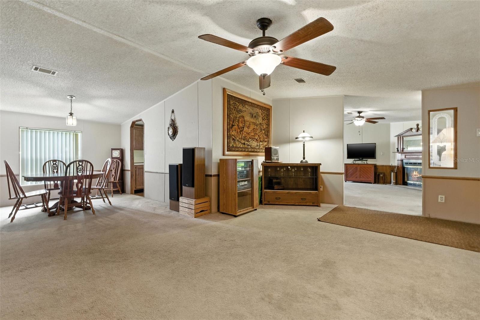Listing photo id 0 for 4537 Thornton Drive