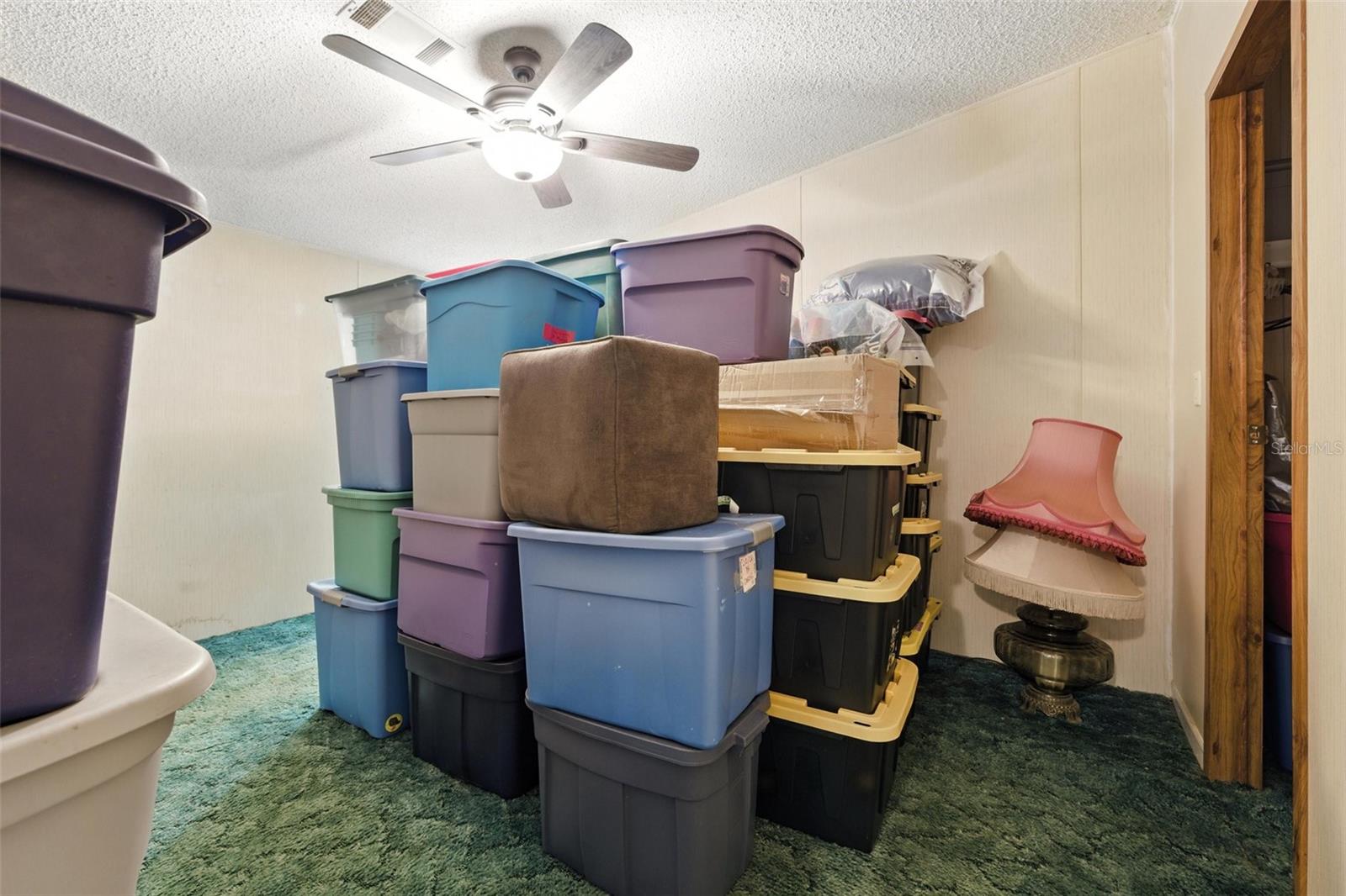 Listing photo id 19 for 4537 Thornton Drive