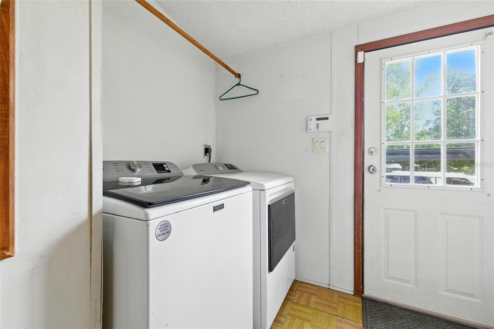 Listing photo id 20 for 4537 Thornton Drive