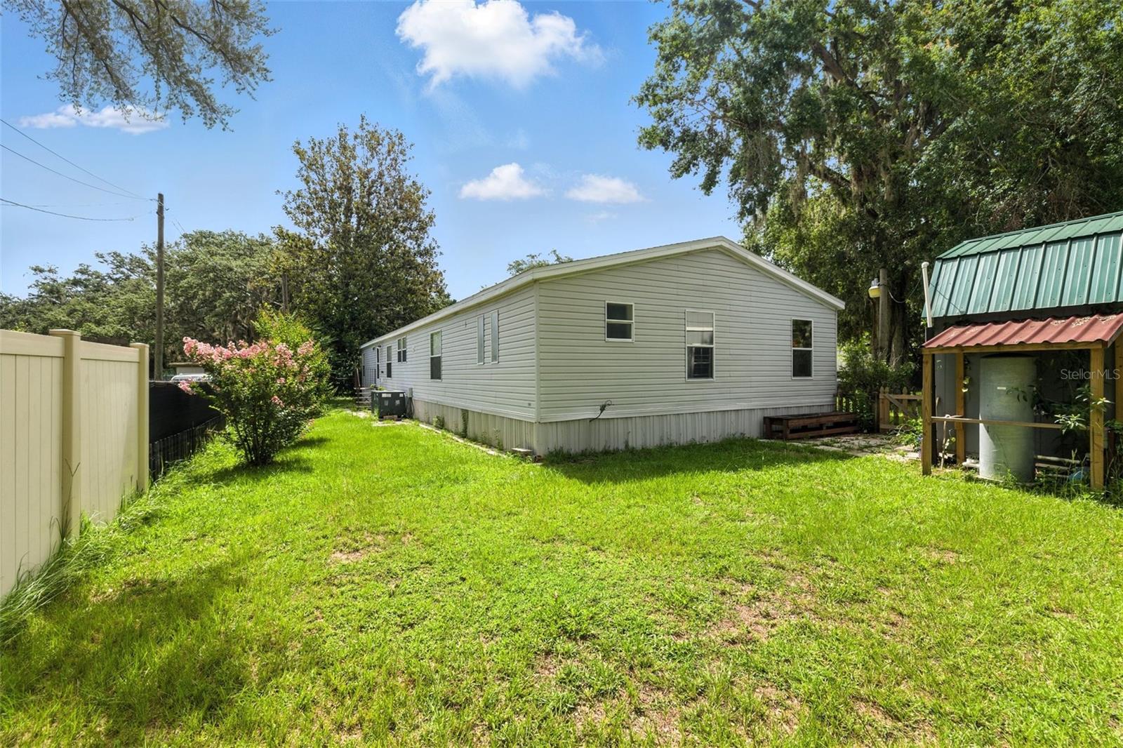 Listing photo id 24 for 4537 Thornton Drive