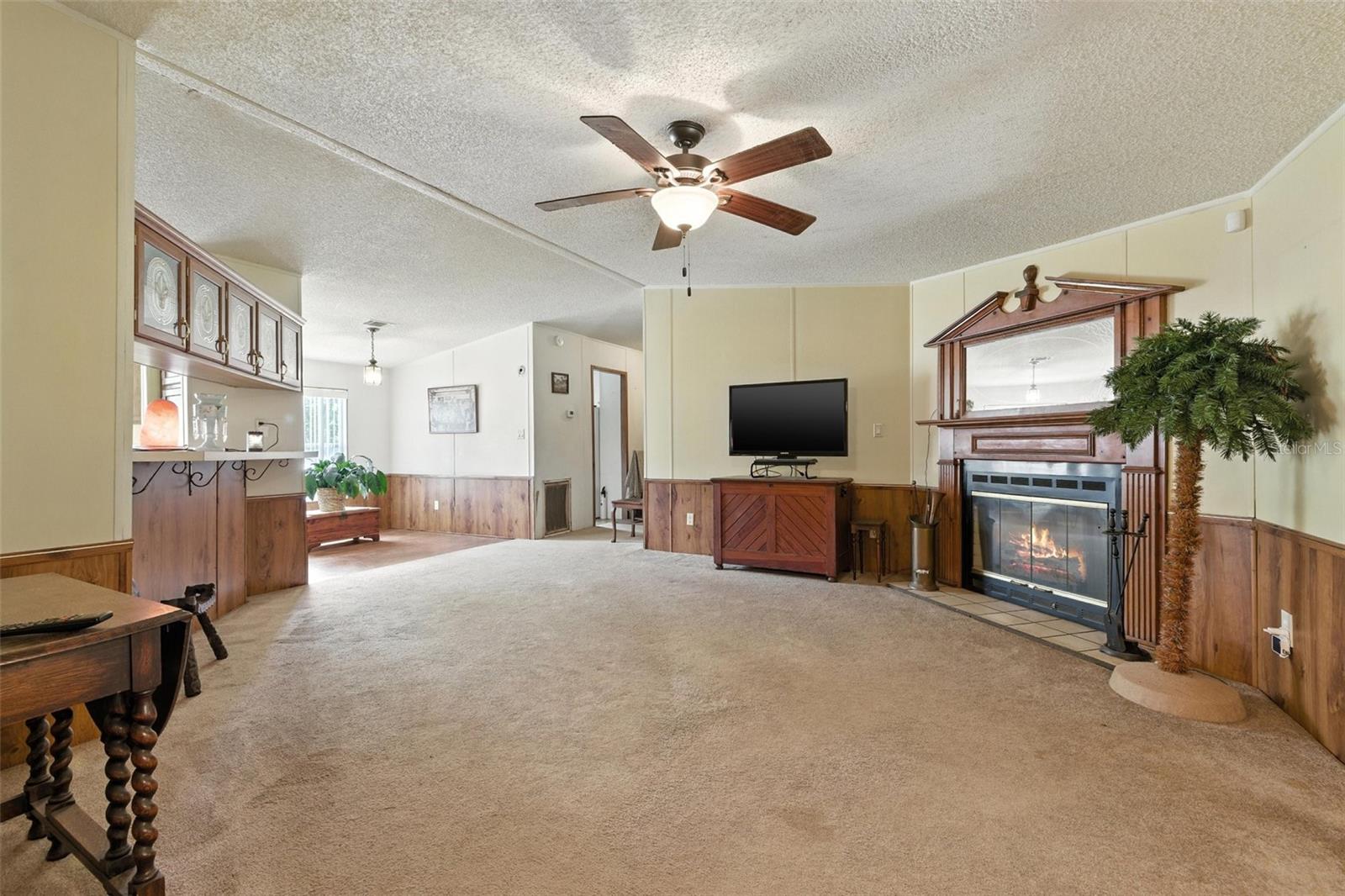 Listing photo id 5 for 4537 Thornton Drive