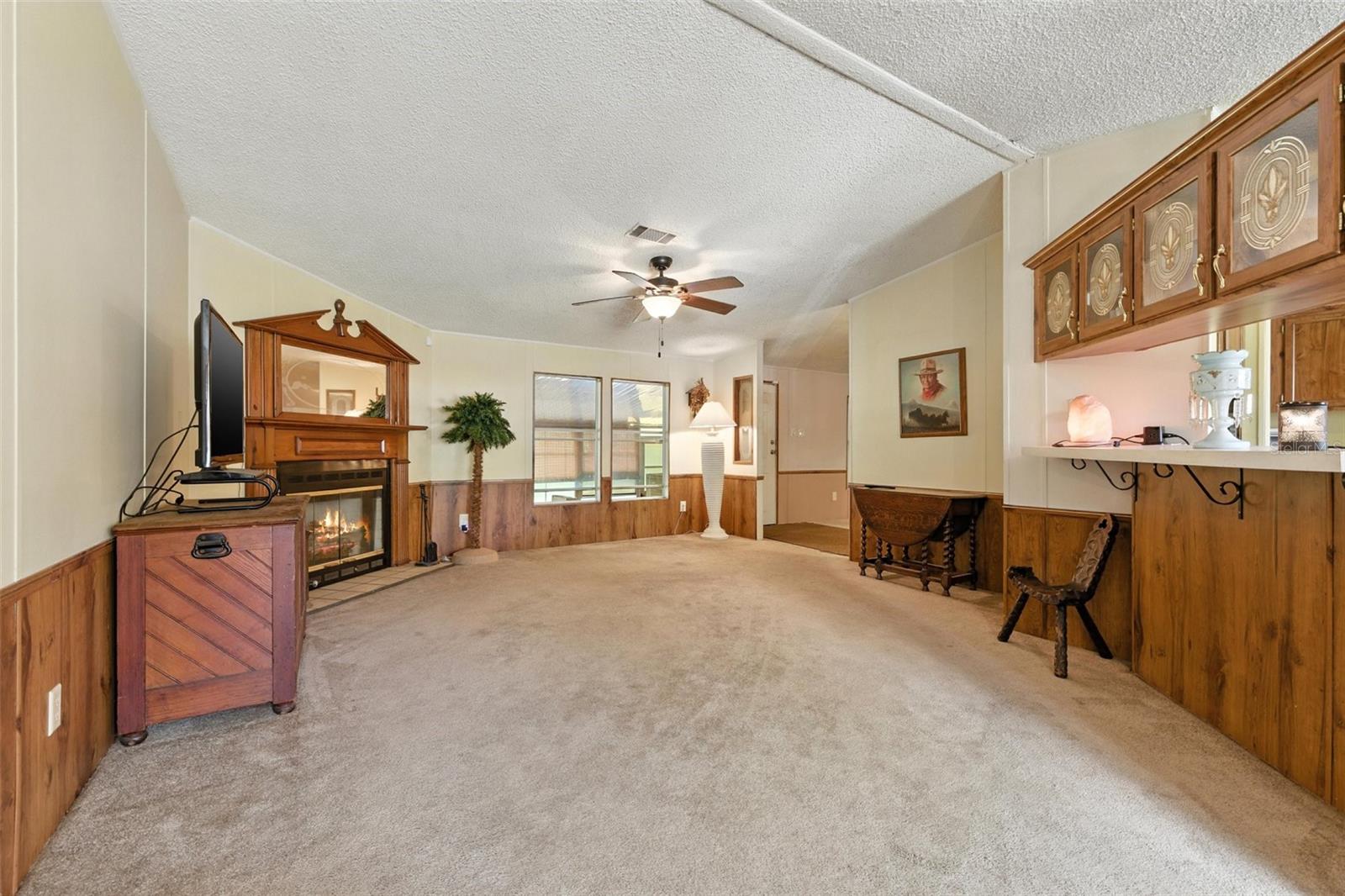 Listing photo id 6 for 4537 Thornton Drive