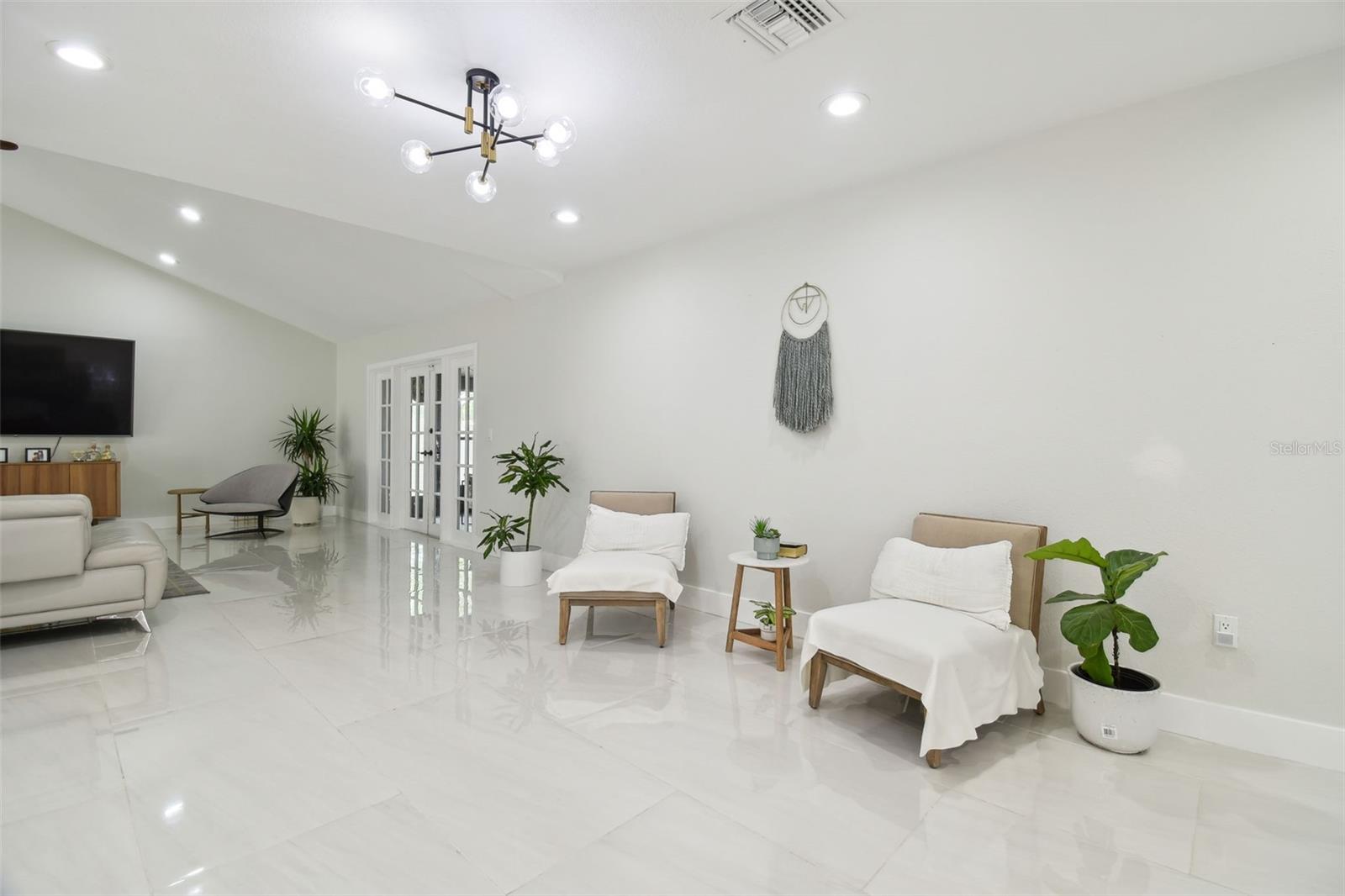 Image 10 of 72 For 15722 Gardenside Lane