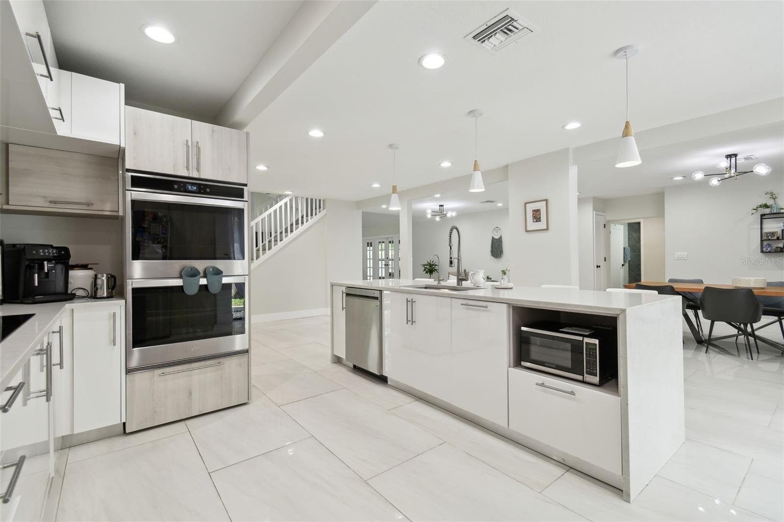 Image 16 of 72 For 15722 Gardenside Lane
