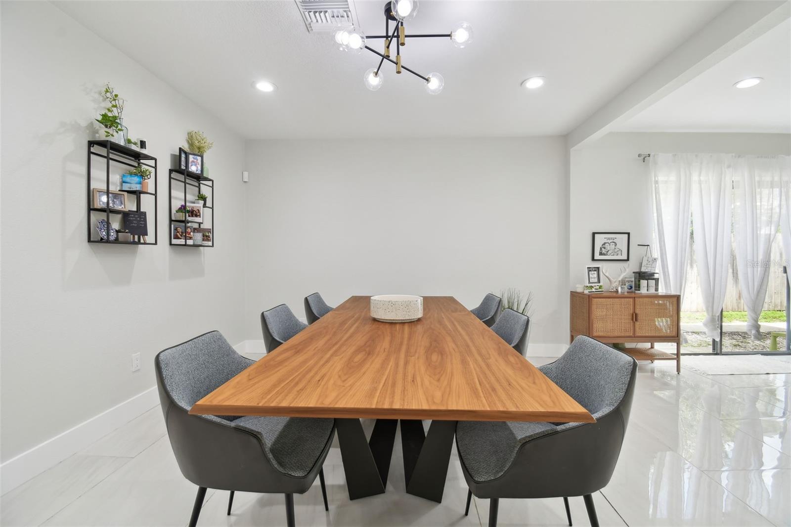 Image 22 of 72 For 15722 Gardenside Lane