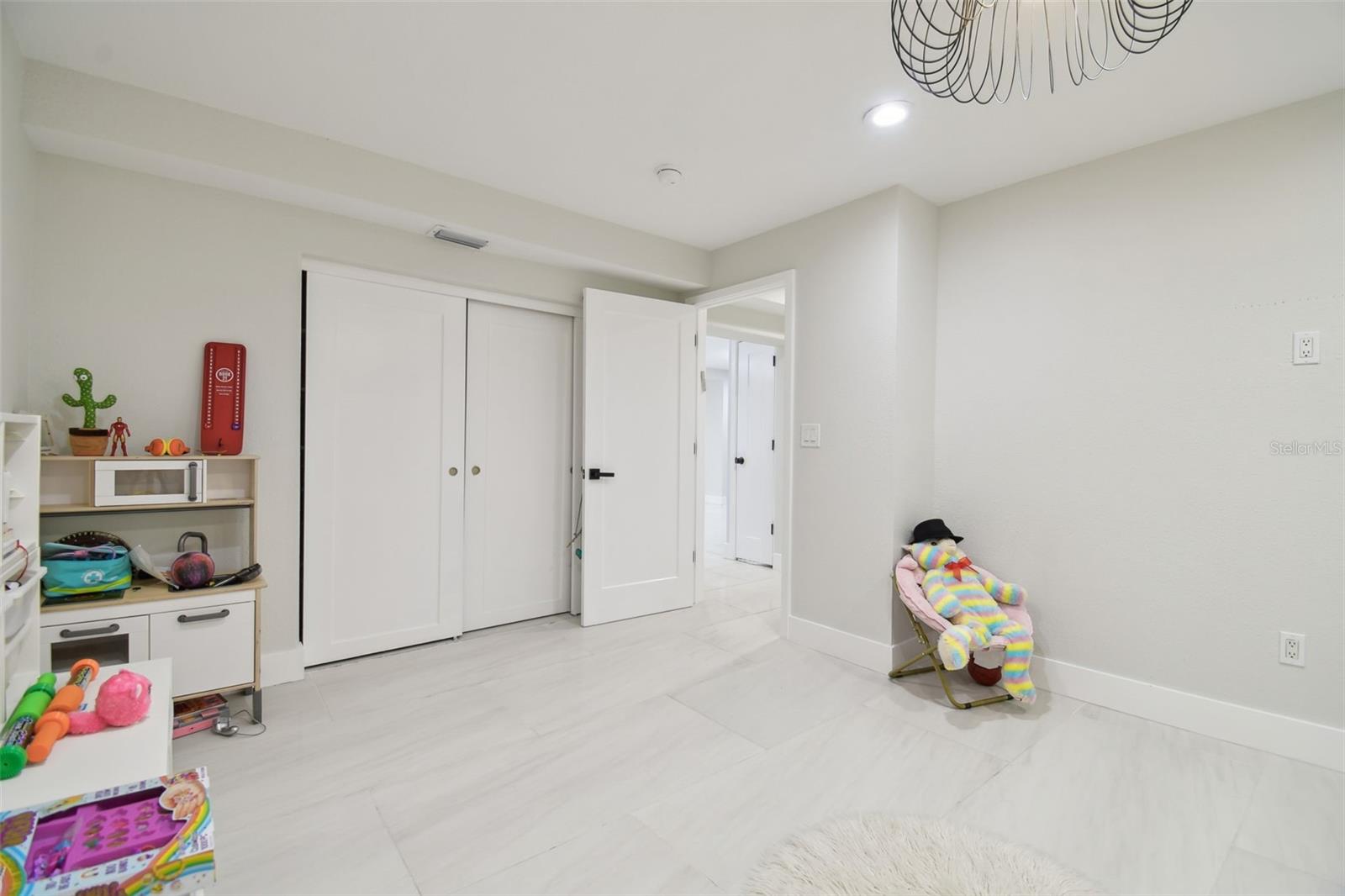 Image 26 of 72 For 15722 Gardenside Lane