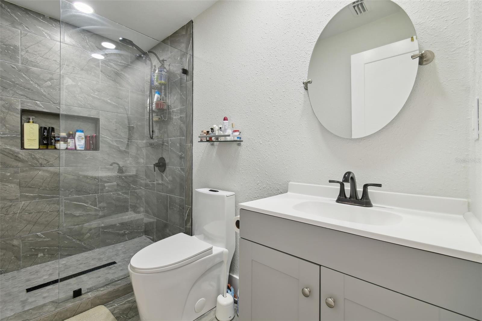 Image 27 of 72 For 15722 Gardenside Lane