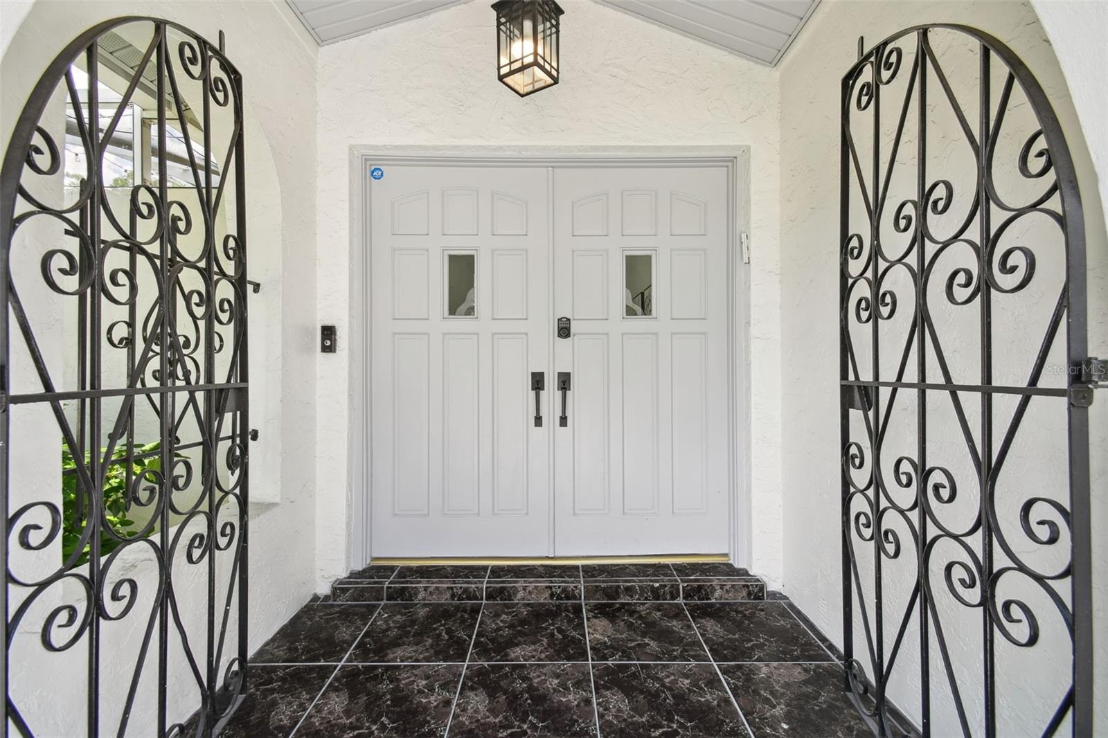 Image 3 of 72 For 15722 Gardenside Lane